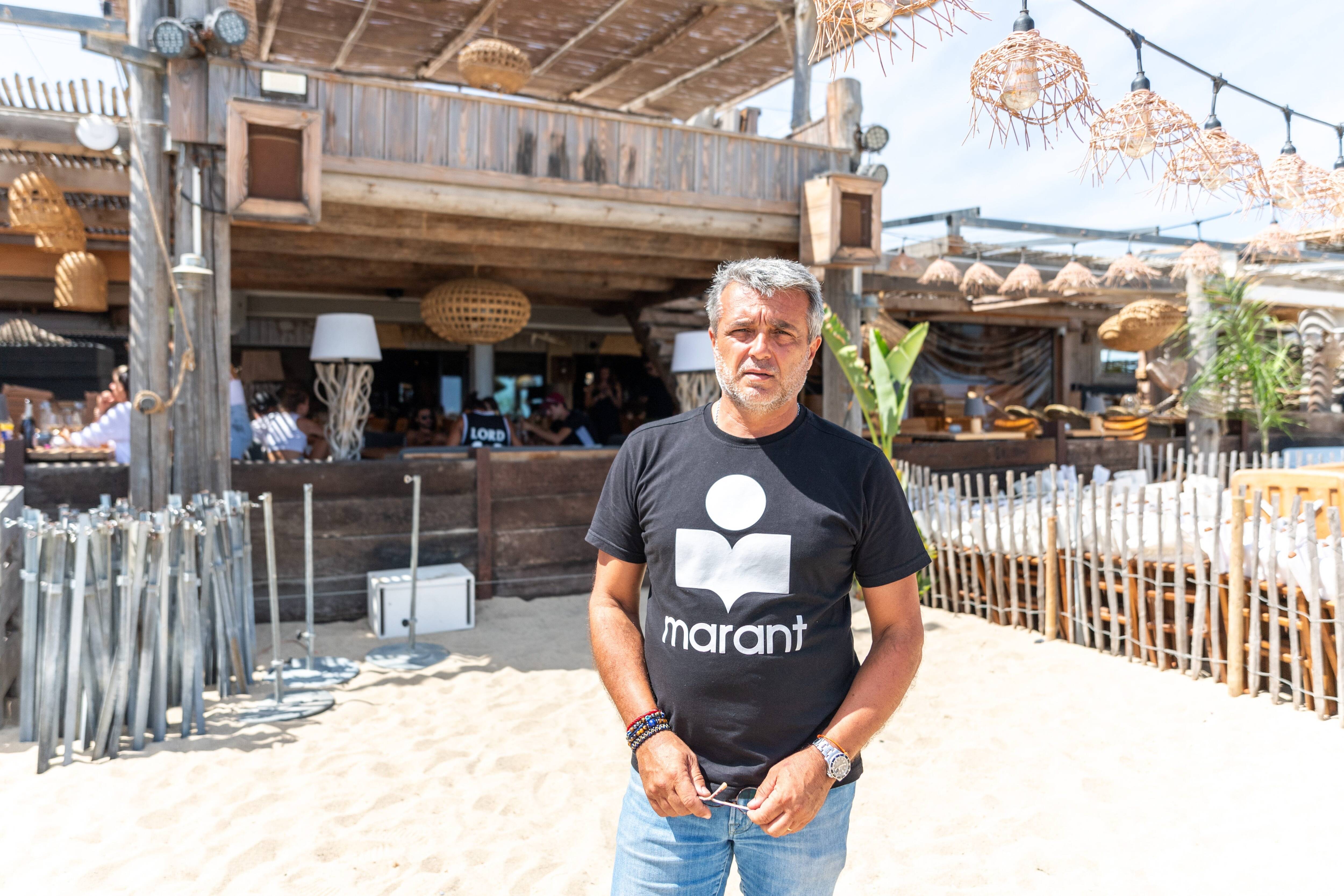 "Le restaurant battait son plein": au Prao plage de Sainte-Maxime, en proie aux flammes ce vendredi, on pense à l'après sinistre