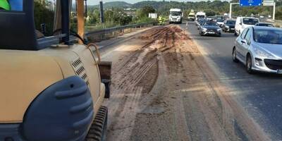 Un camion perd son chargement sur le bitume, le trafic fortement perturbé sur l'A8 en direction d'Aix