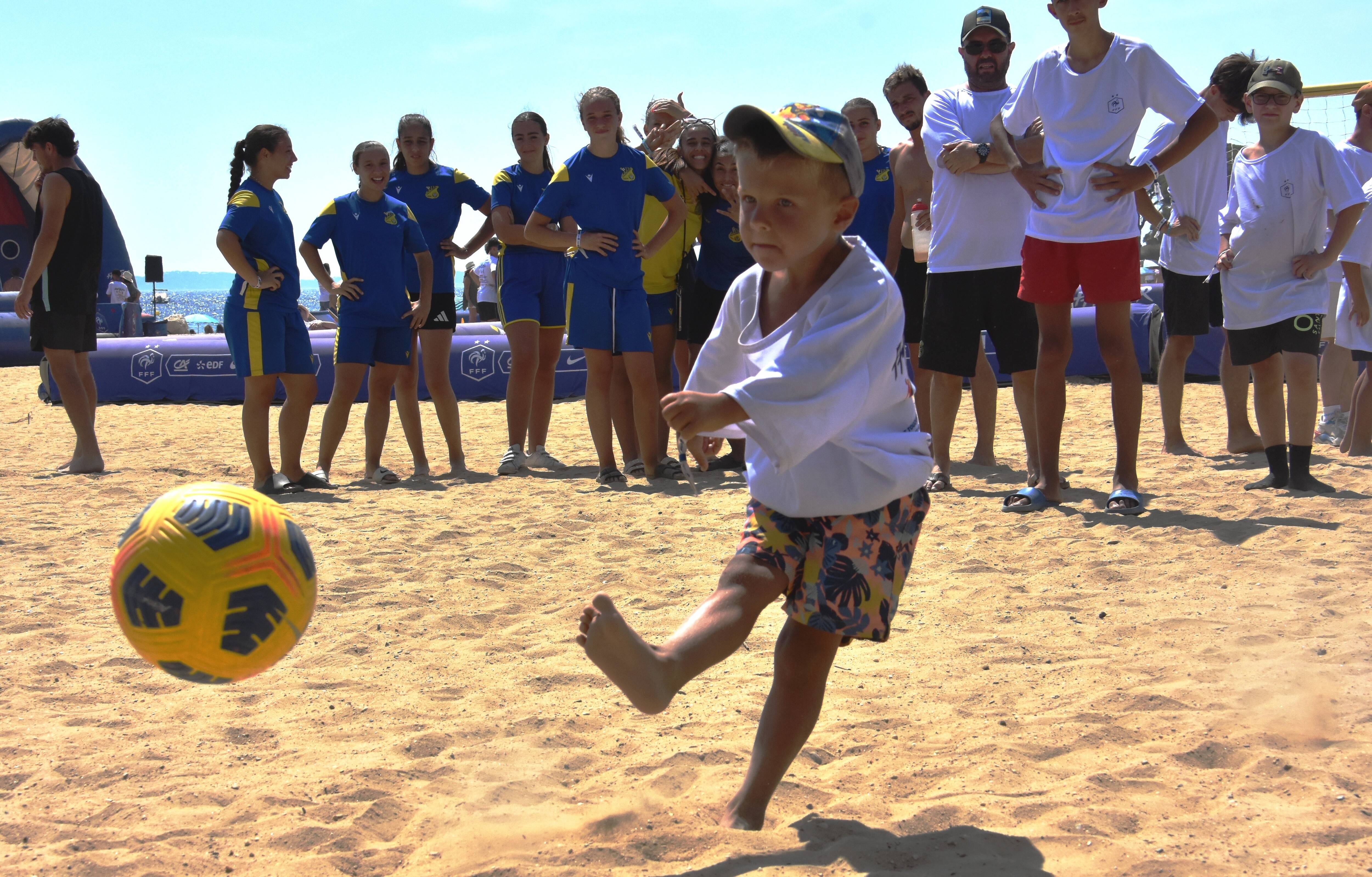 Le foot sous toutes ses formes sur la plage de Miramar à La Londe avec le FFF Tour