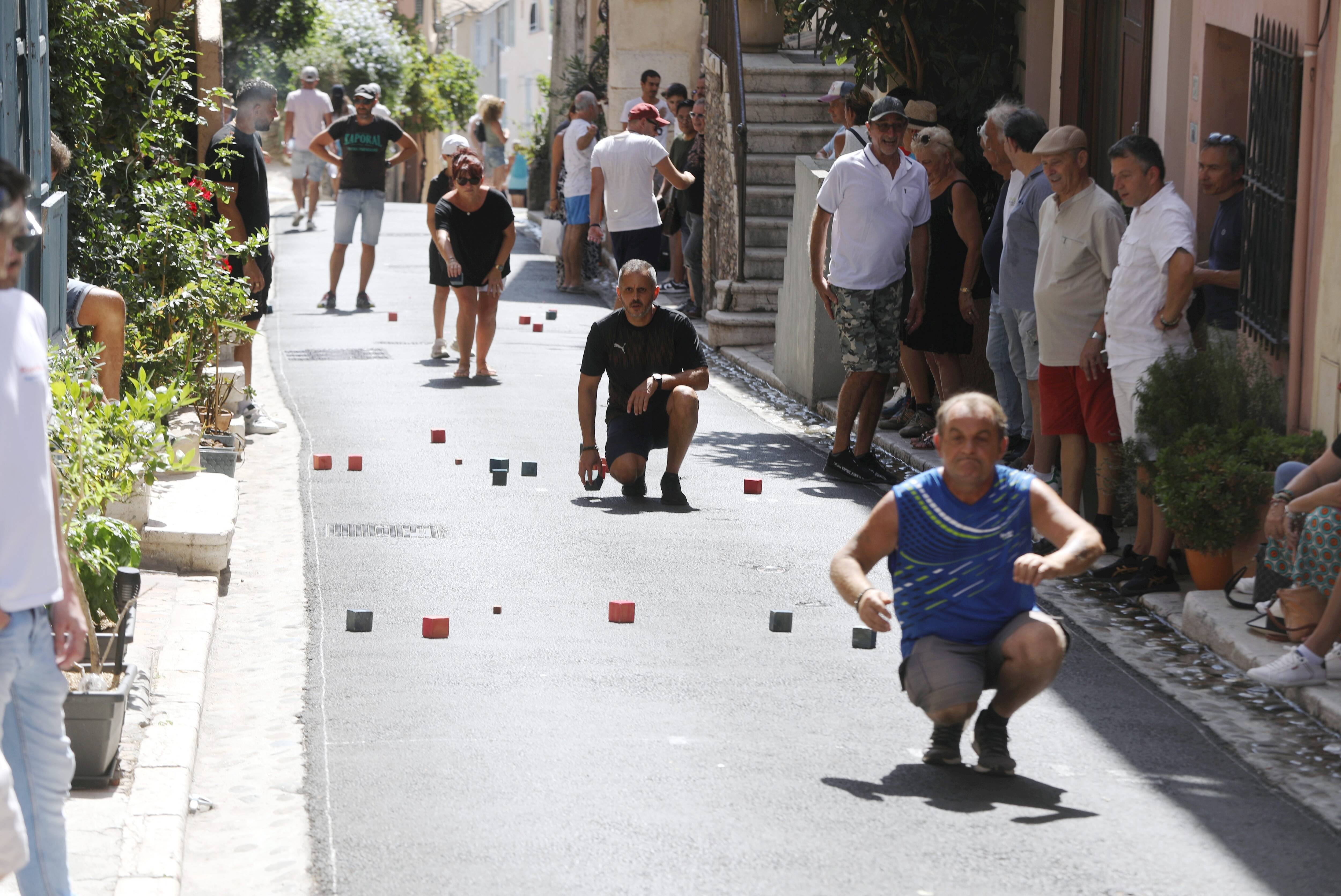 "J'ai mis mon titre de champion du monde sur un CV, ça a attiré l'oeil d'un employeur": à Cagnes, qui sont ces férus de boules carrées?