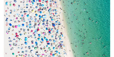 Célèbre pour avoir photographié les plus belles plages du monde, l'artiste belge Antoine Rose a survolé la Côte d'Azur