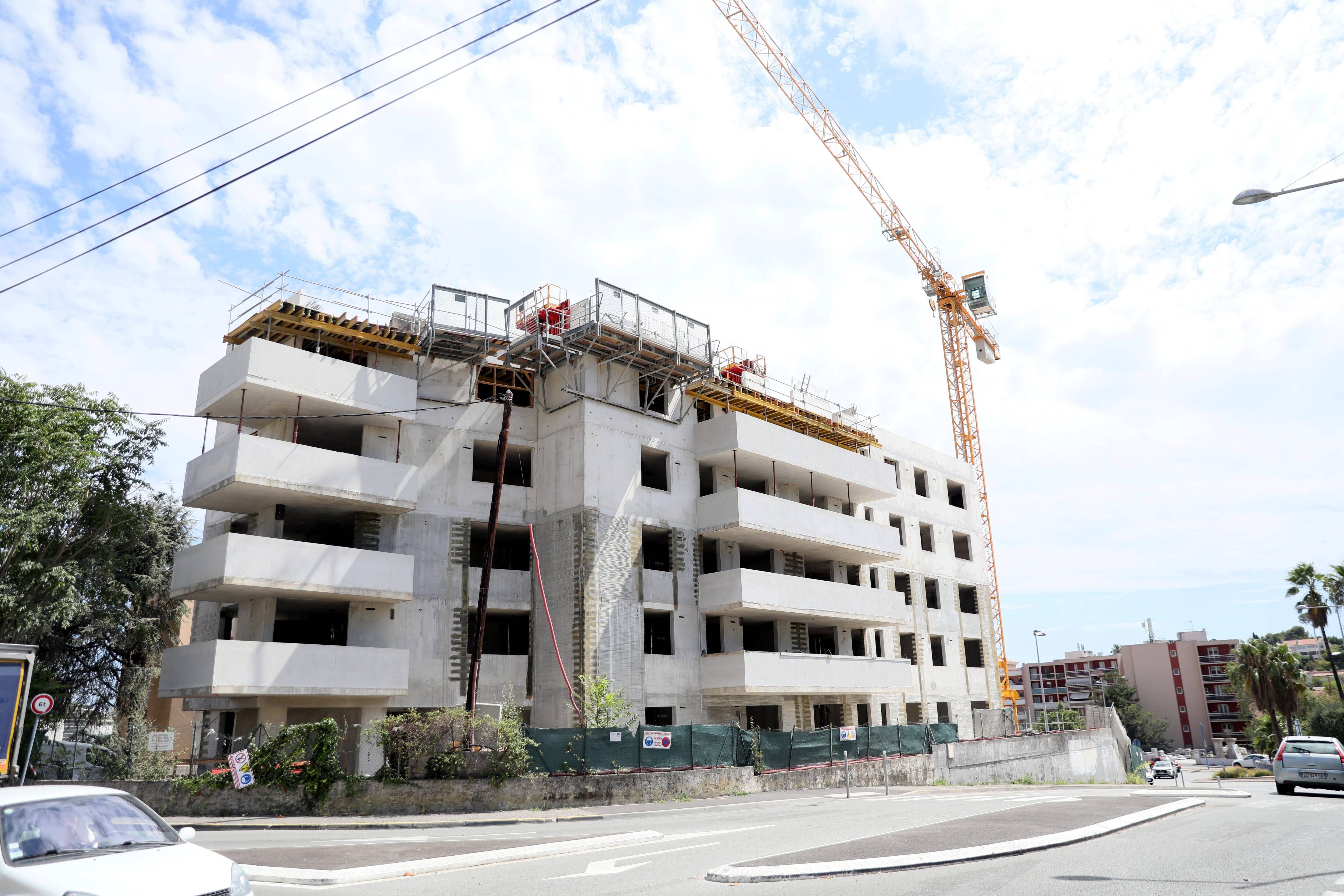 Pourquoi cet immeuble est-il resté en construction pendant presque huit ans à Cagnes-sur-Mer?