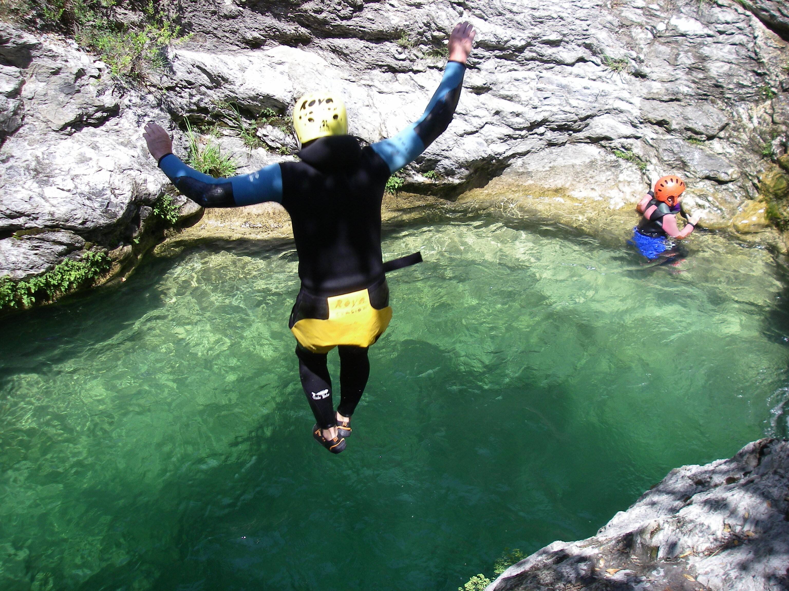 Une jeune fille saute et se blesse lors d'une sortie en canyoning à Comps-sur-Artuby