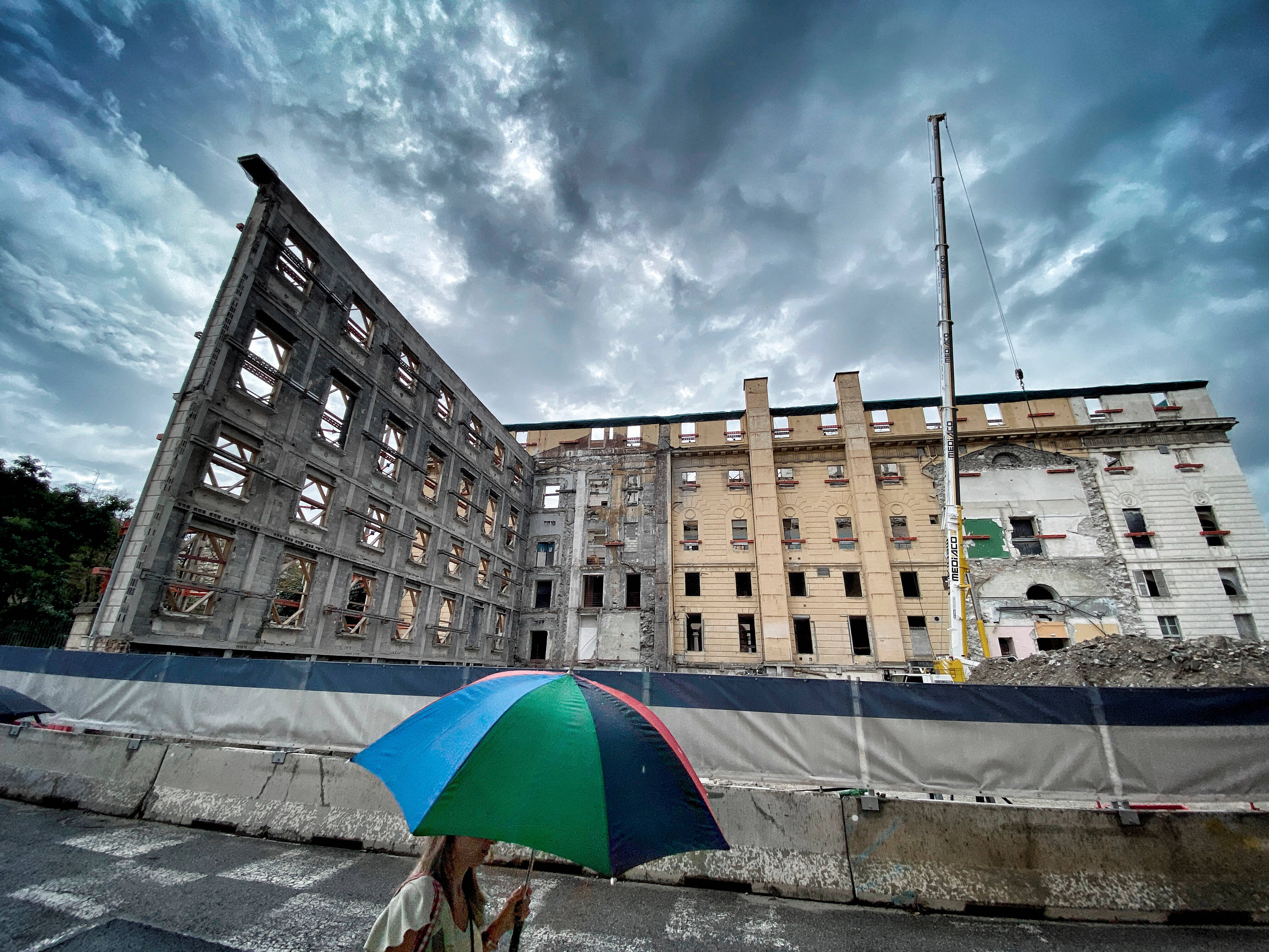 De l'hôpital Saint-Roch, il ne reste que les façades... Les spectaculaires images du chantier de l'hôtel des polices de Nice