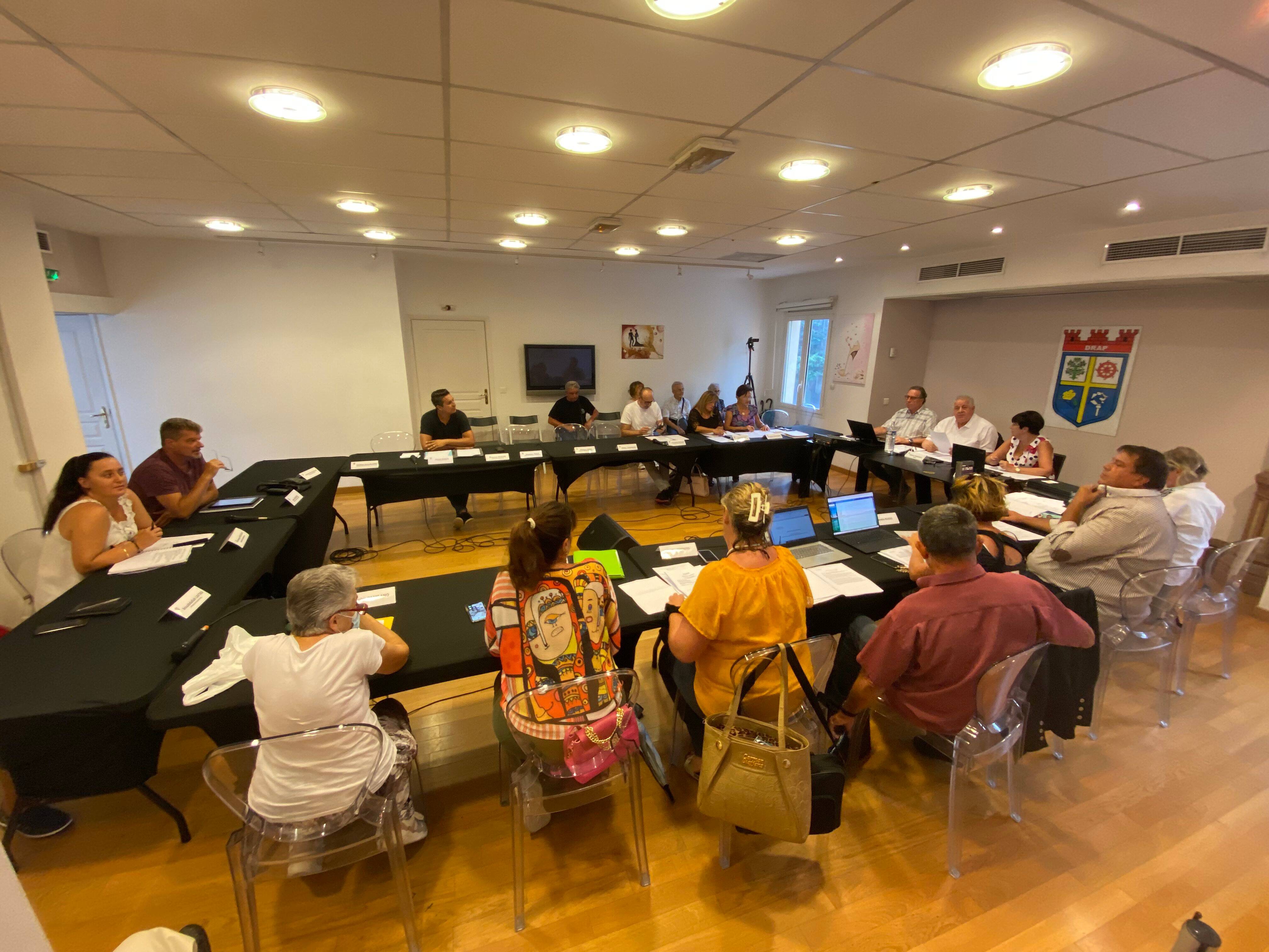 "Quand vous serez maire, vous ferez ce que vous voulez": le maire et son ancien bras droit s'écharpent, ambiance électrique au conseil municipal de Drap, ce lundi soir