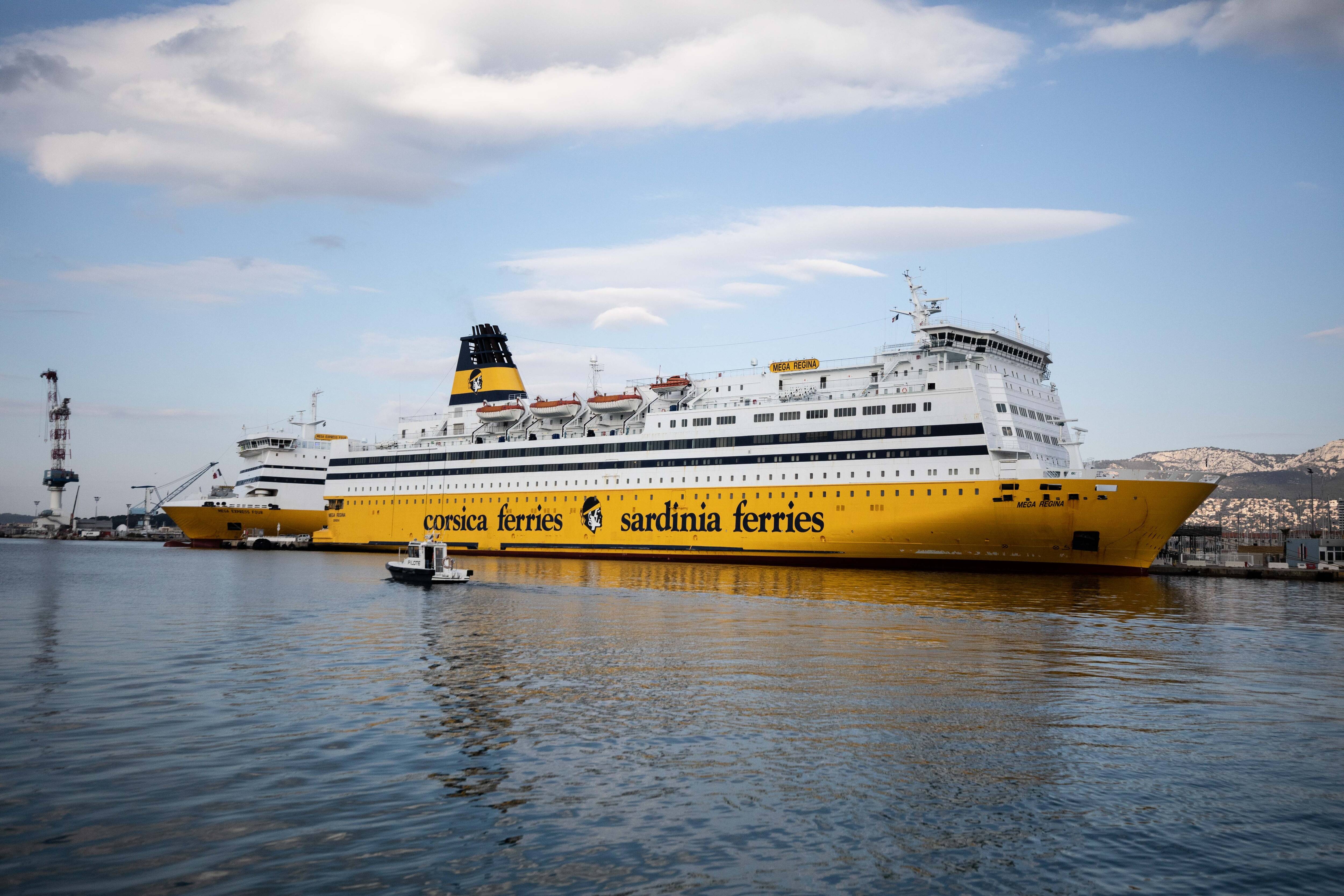 Une voiture en provenance de Toulon tombe dans le port de Bastia peu après l'arrivée d'un ferry, un mort et trois rescapés