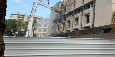 Les images saisissantes de la démolition de la façade d'Acropolis qui a commencé ce mercredi à Nice