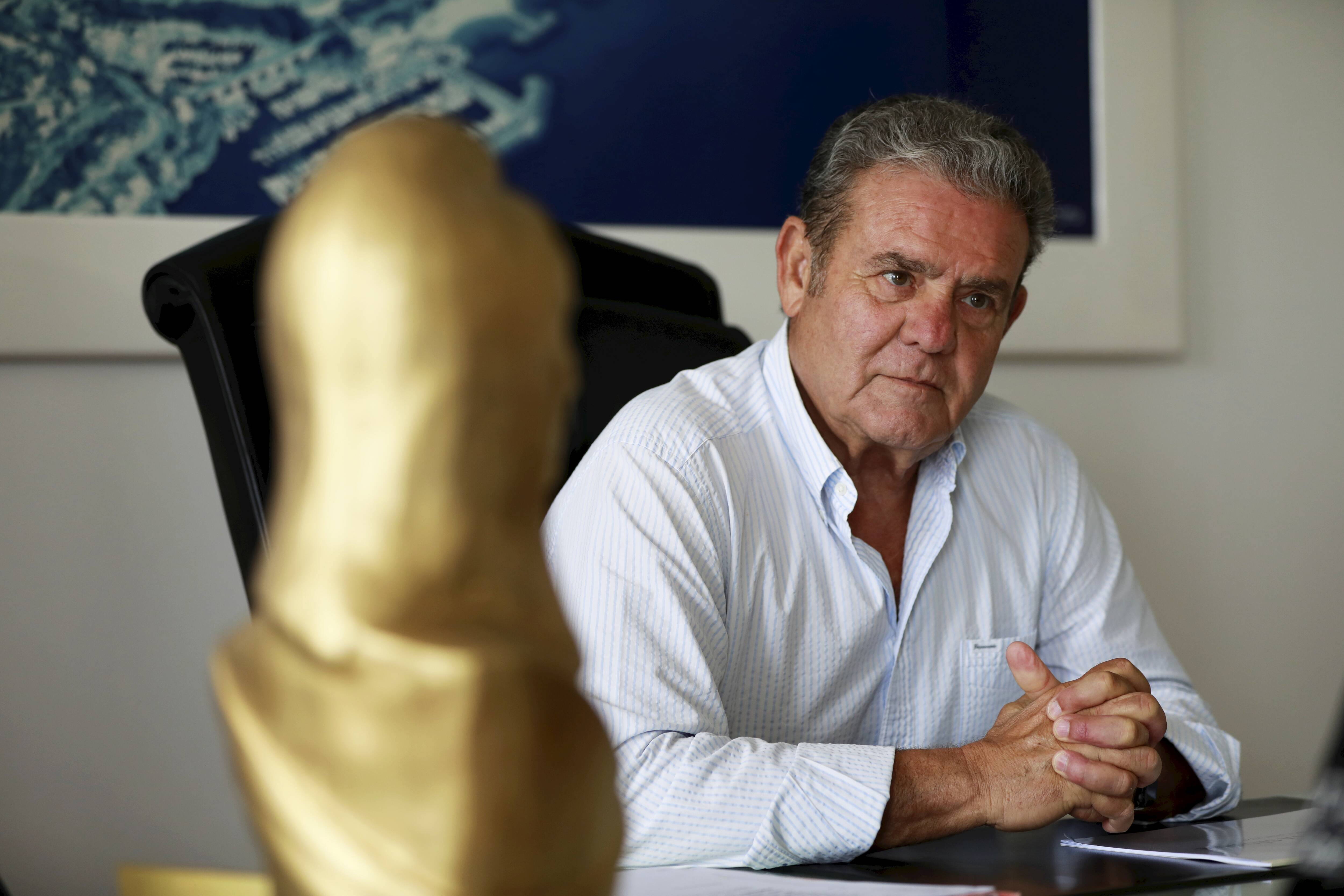 Un sénateur des Alpes-Maritimes veut interdire également l'abaya et le qamis à l'université