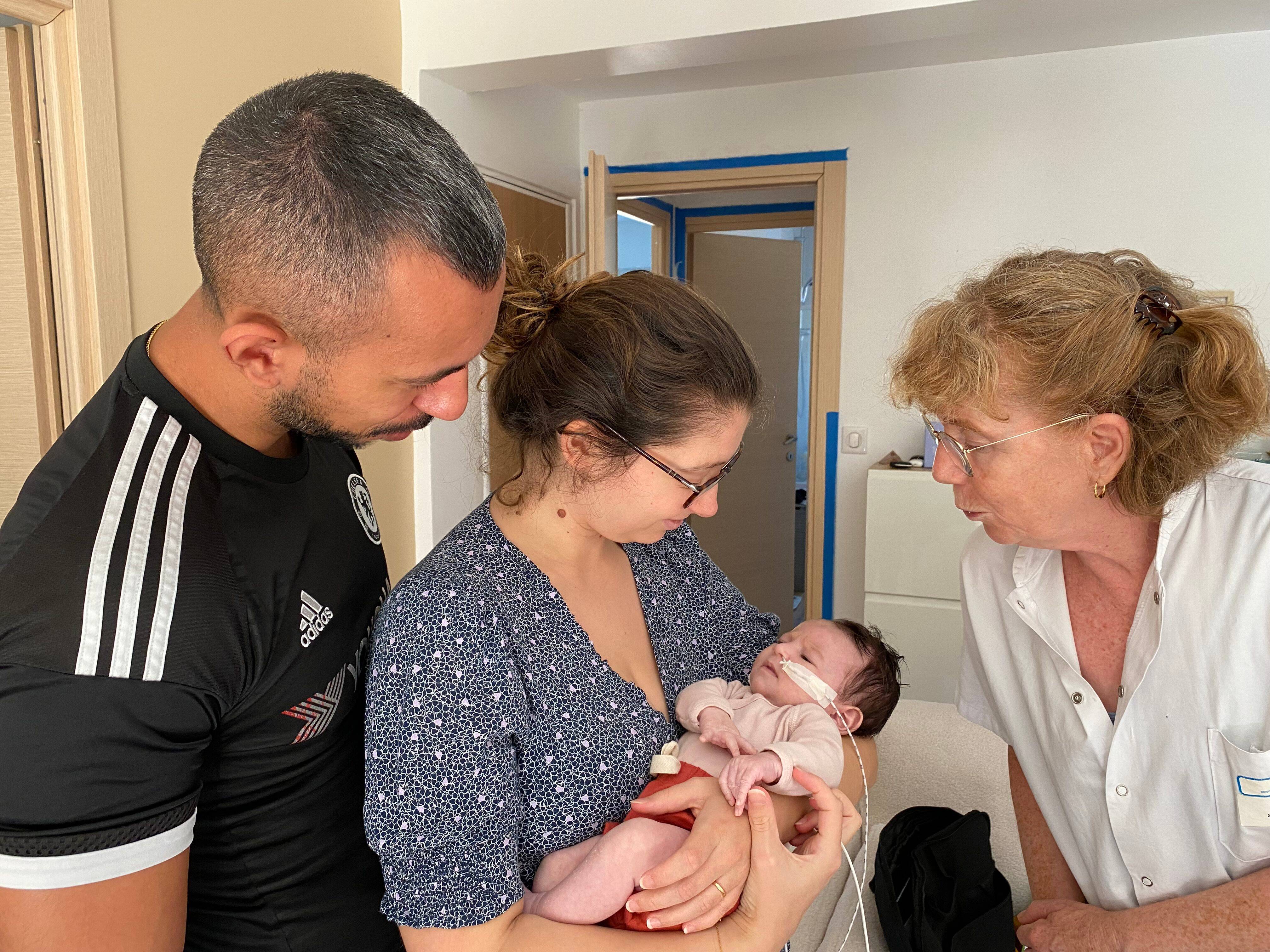 Comment, un mois après sa naissance compliquée, Olympe a pu profiter d'un retour anticipé à la maison