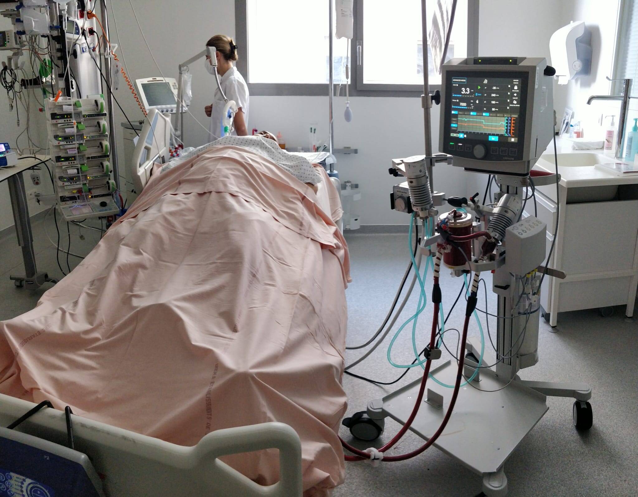 Un outil qui va sauver des vies en "remplaçant temporairement les poumons" au CHU de Nice