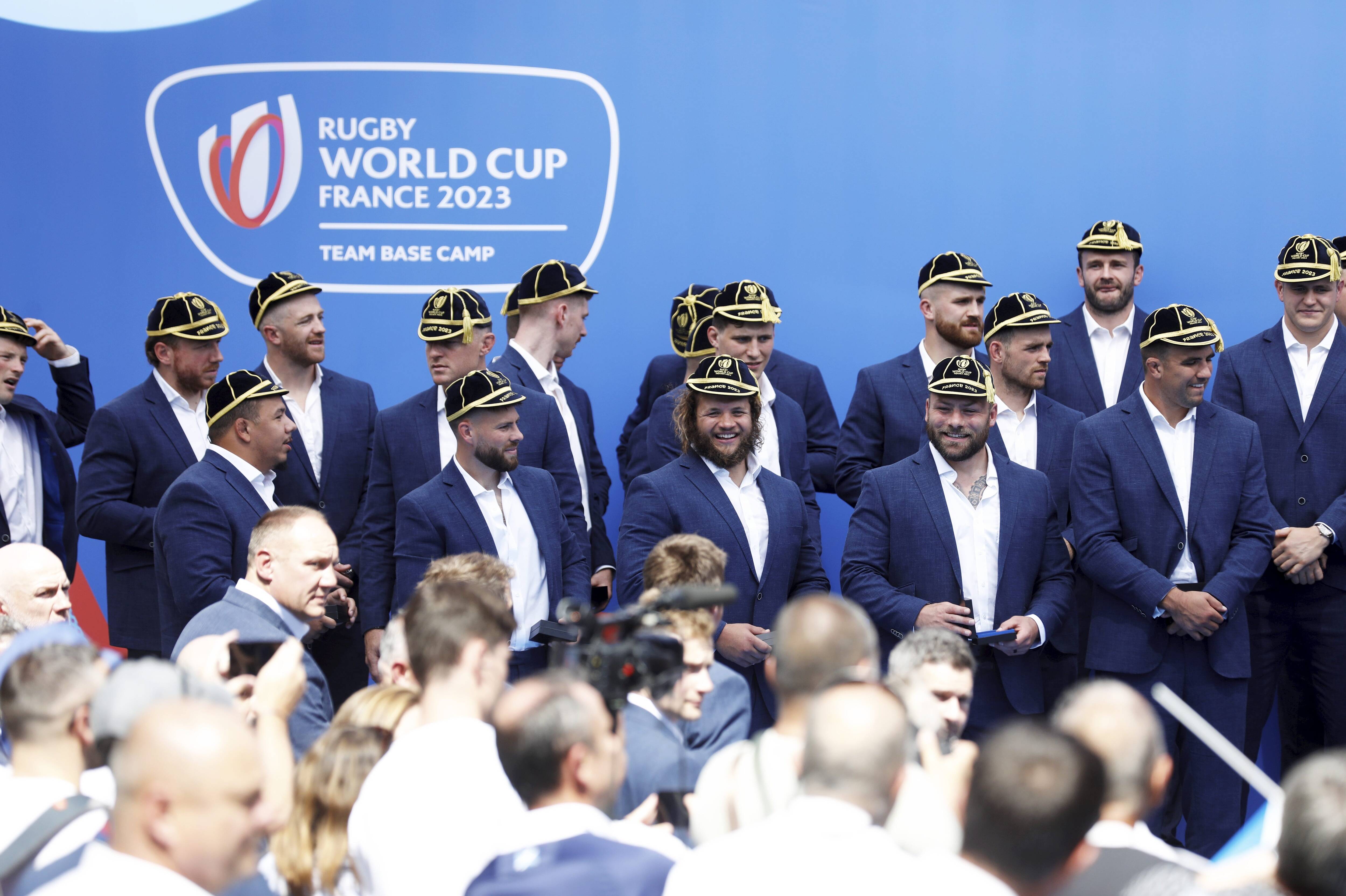 "On est placé dans les meilleures conditions possibles": 7 photos pour revivre l'arrivée des rugbymen écossais à Nice