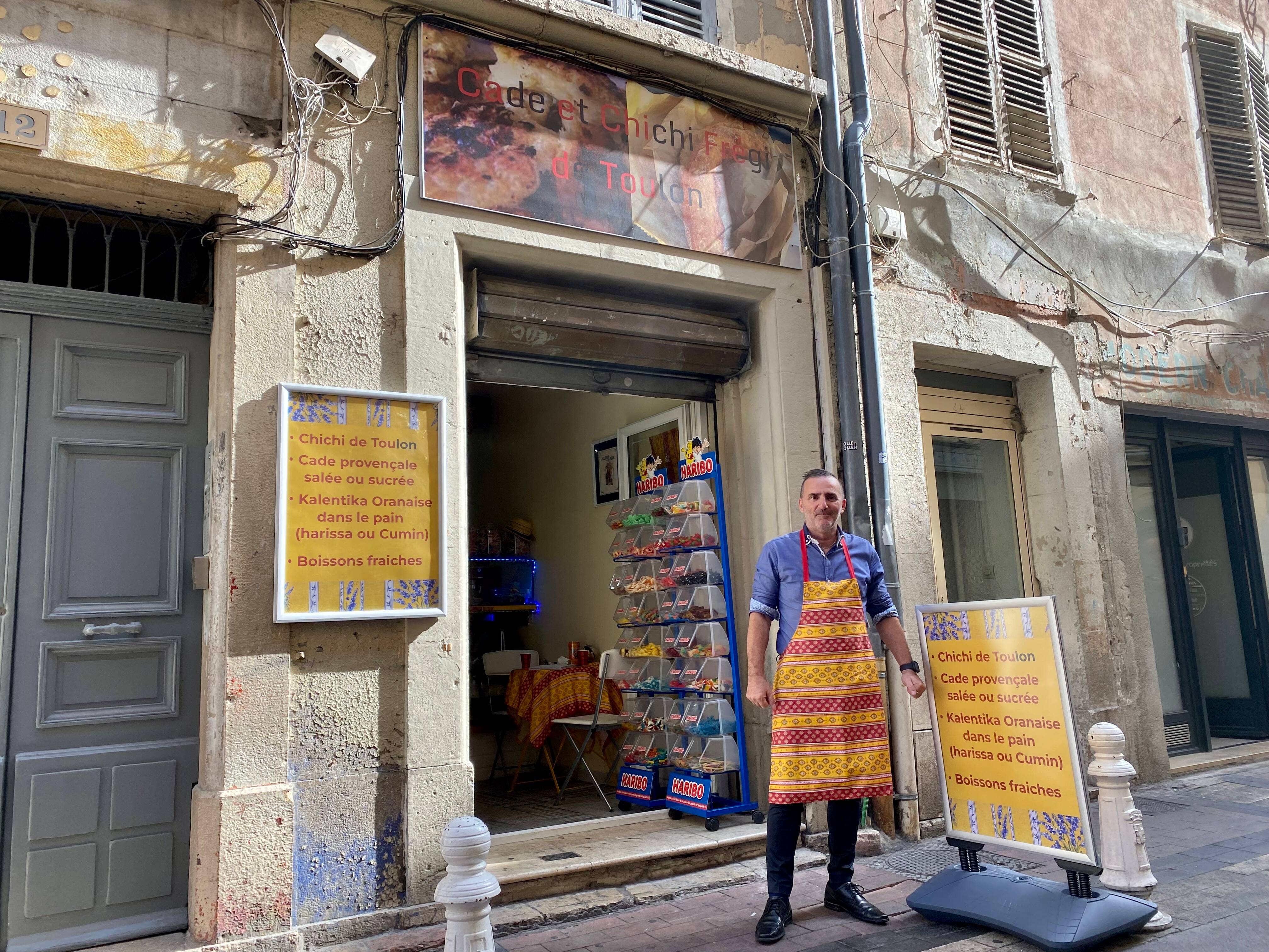 On a testé pour vous l'emblématique "chichi fregi", qui fait son retour à Toulon avec une nouvelle adresse