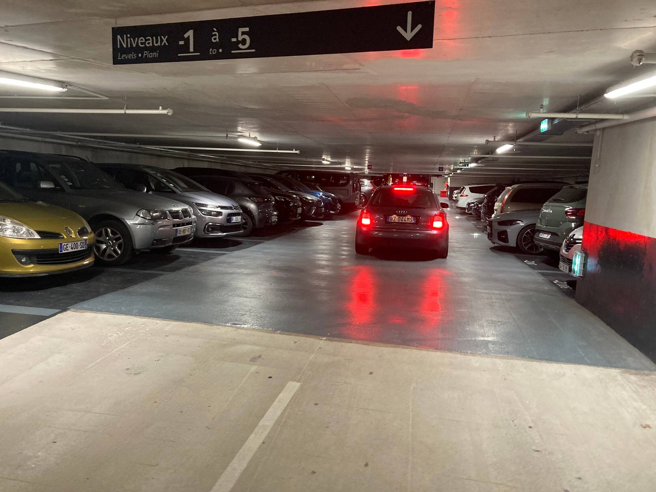 Espéré depuis 40 ans dans cette commune très touristique de la Côte d'Azur, un parking souterrain de 500 places vient d'ouvrir