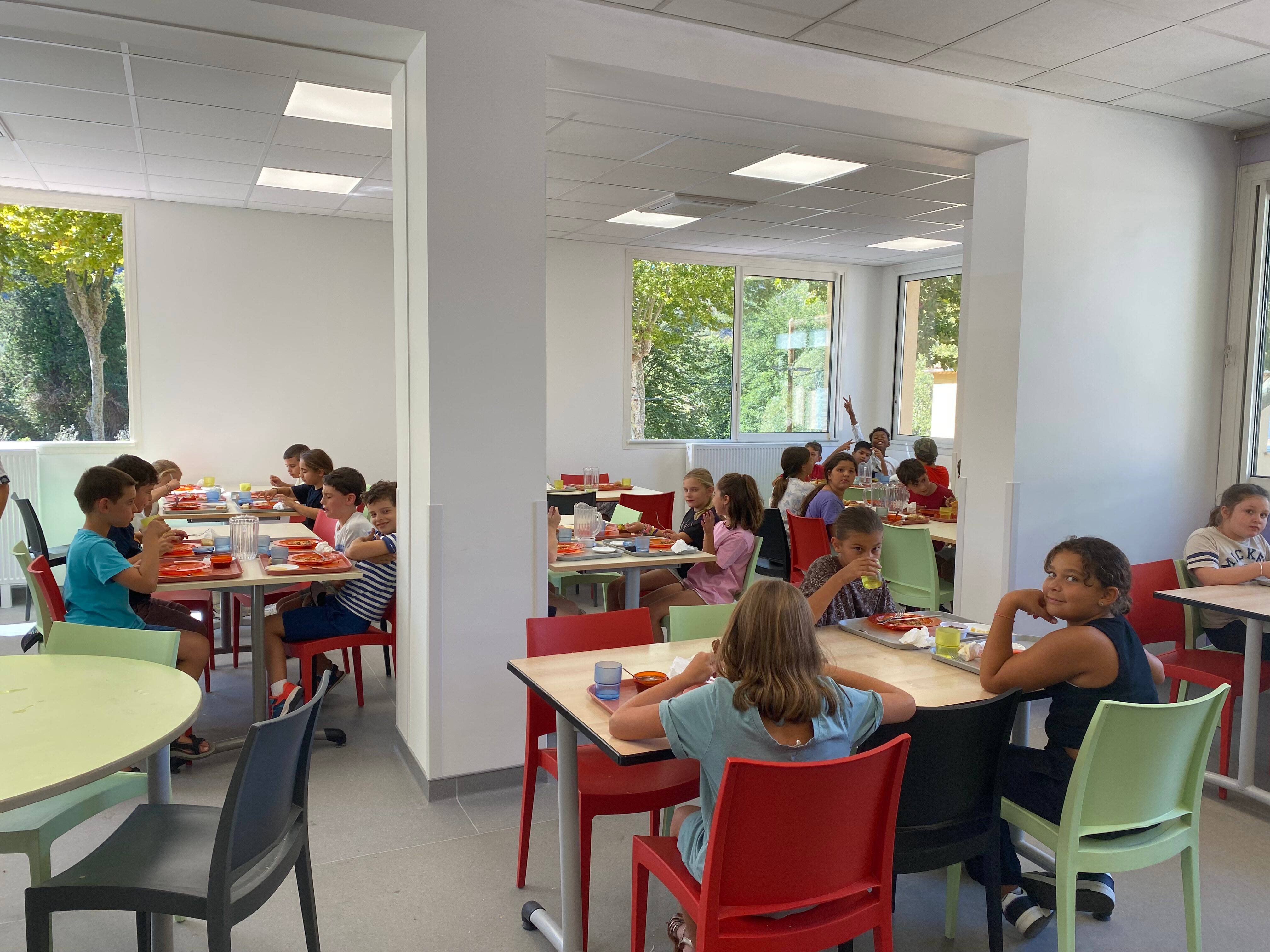 "C'est mieux après qu'avant": les élèves de cette école du bassin cagnois sont séduits par l'agrandissement de leur cantine