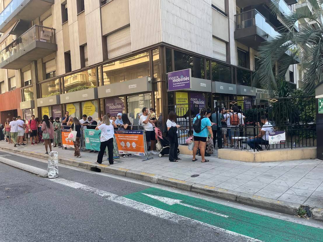 Pourquoi il y a de nouveau une si longue file d'attente devant l'agence Lignes d'azur de Nice