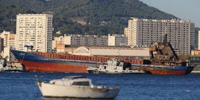 Pourquoi cette épave sulfureuse rouille depuis dix ans dans le port militaire de Toulon