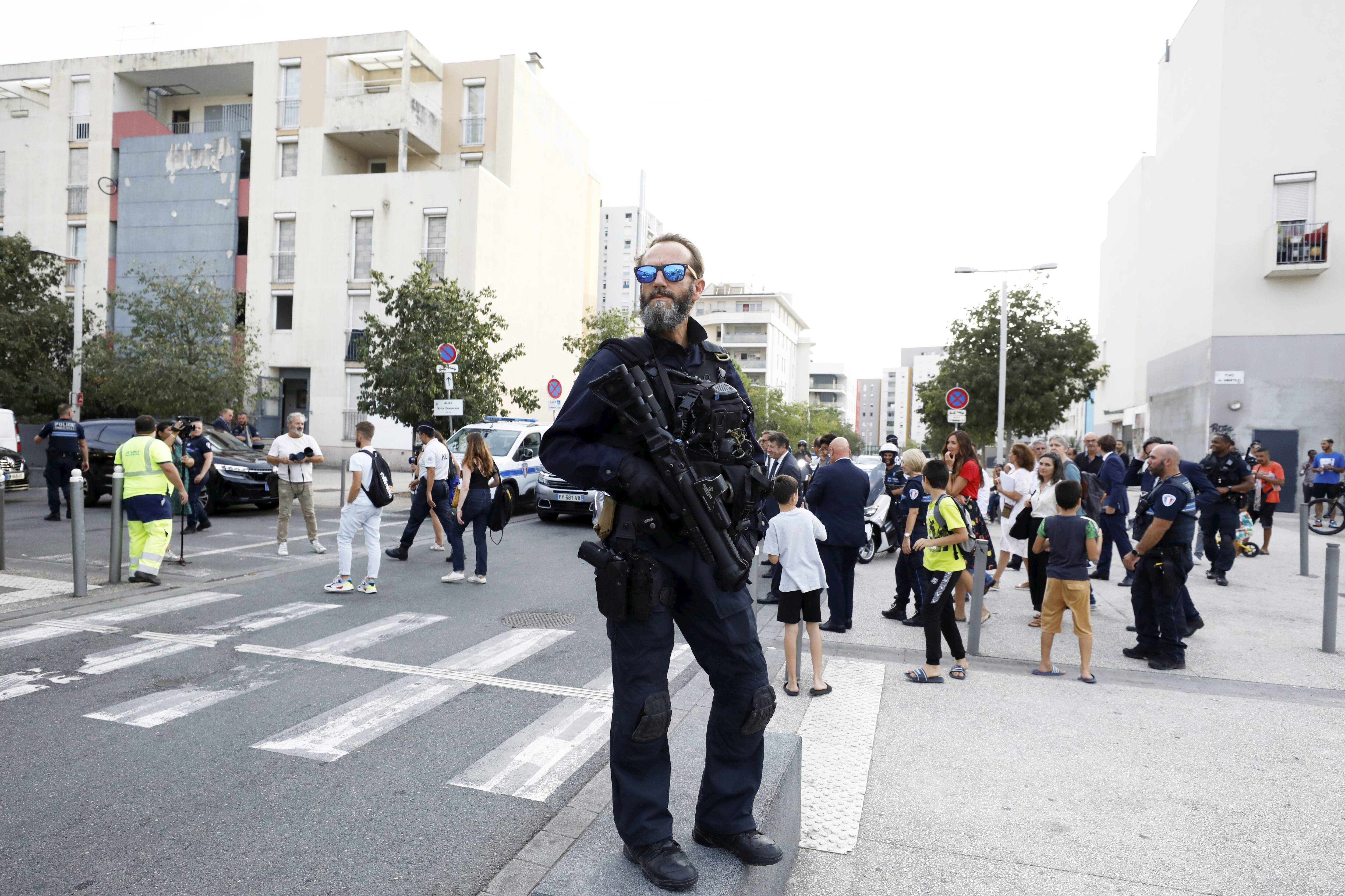 "On ne peut pas laisser des populations dans l'angoisse": comment la présence de la CRS 8 se fait sentir trois jours après les tirs survenus dans le quartier des Moulins à Nice