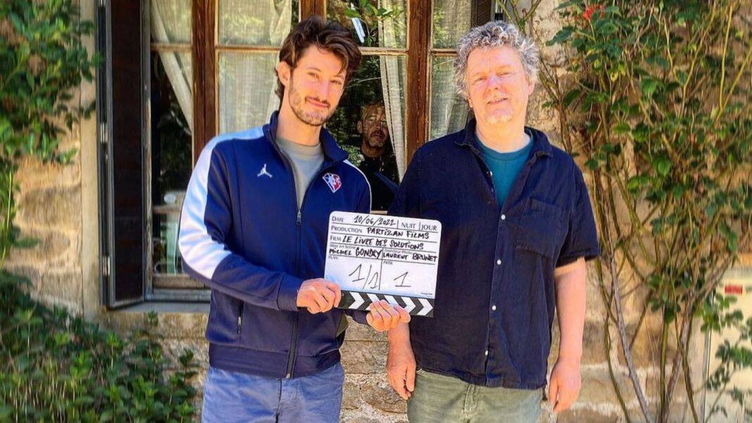 "Plus réconfortant qu'une thérapie": Michel Gondry et Pierre Niney ouvrent "le livre des solutions" ce mercredi au cinéma