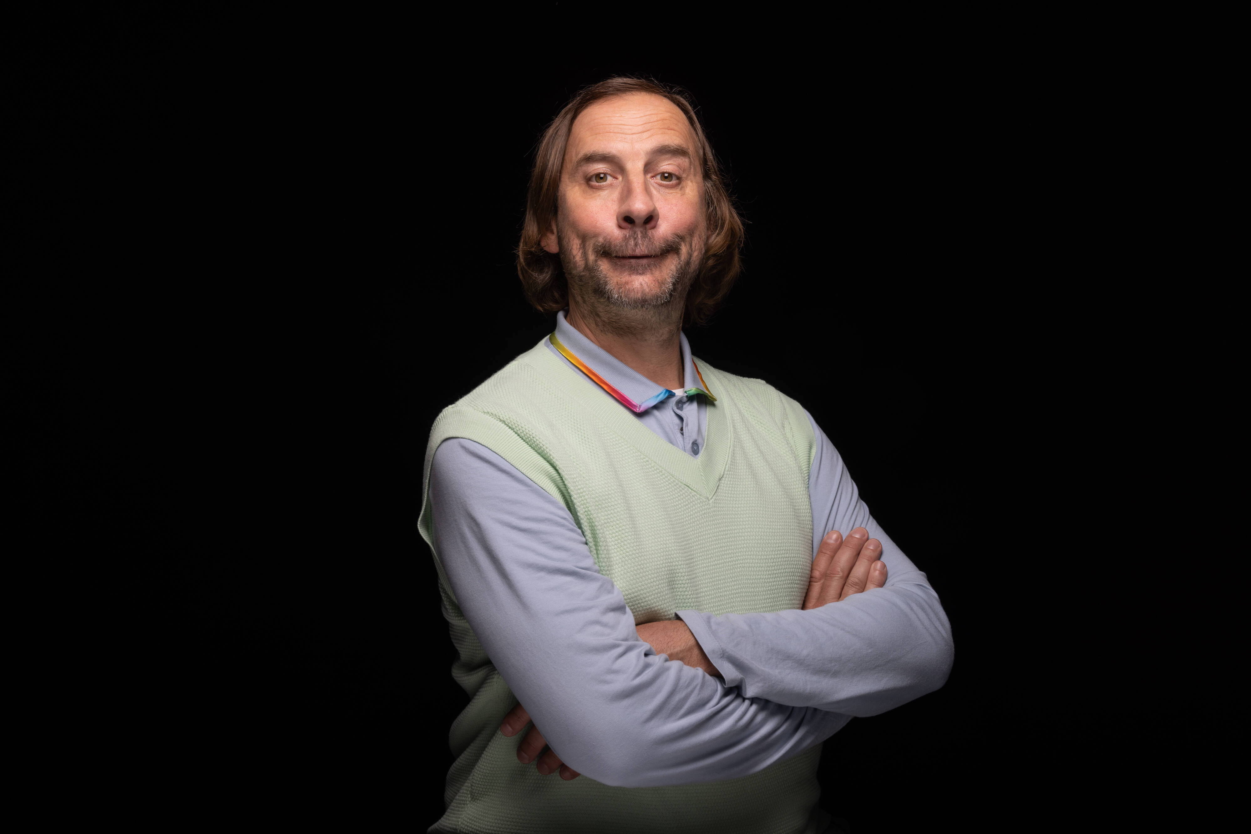 Et si le rire était banni du quotidien? La série d'OCS "Rictus" et Fred Testot nous plongent dans cette dystopie