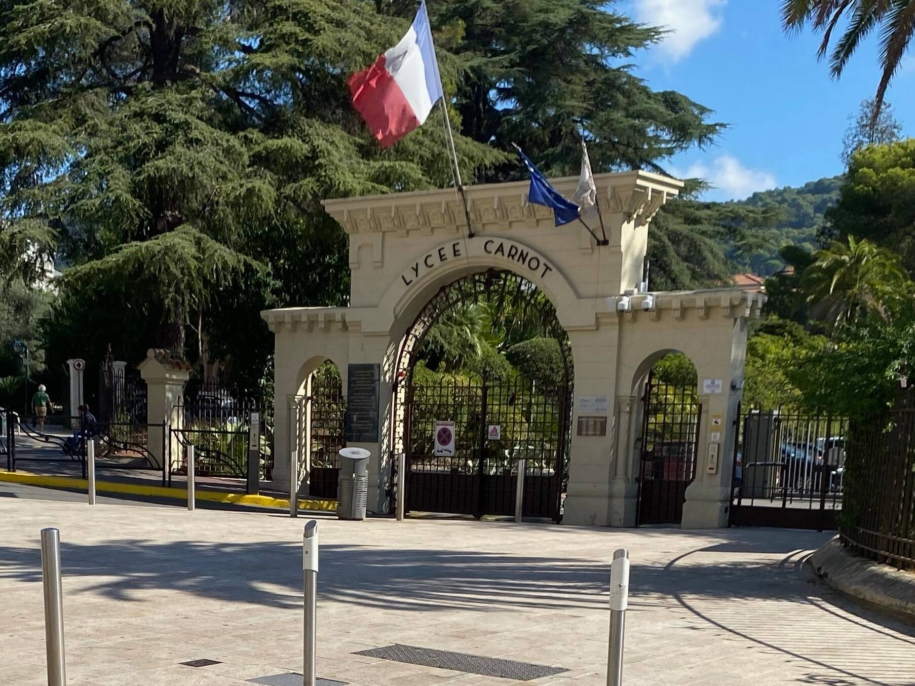 "Une décision courageuse": David Lisnard veut rendre hommage à Samuel Paty à Cannes