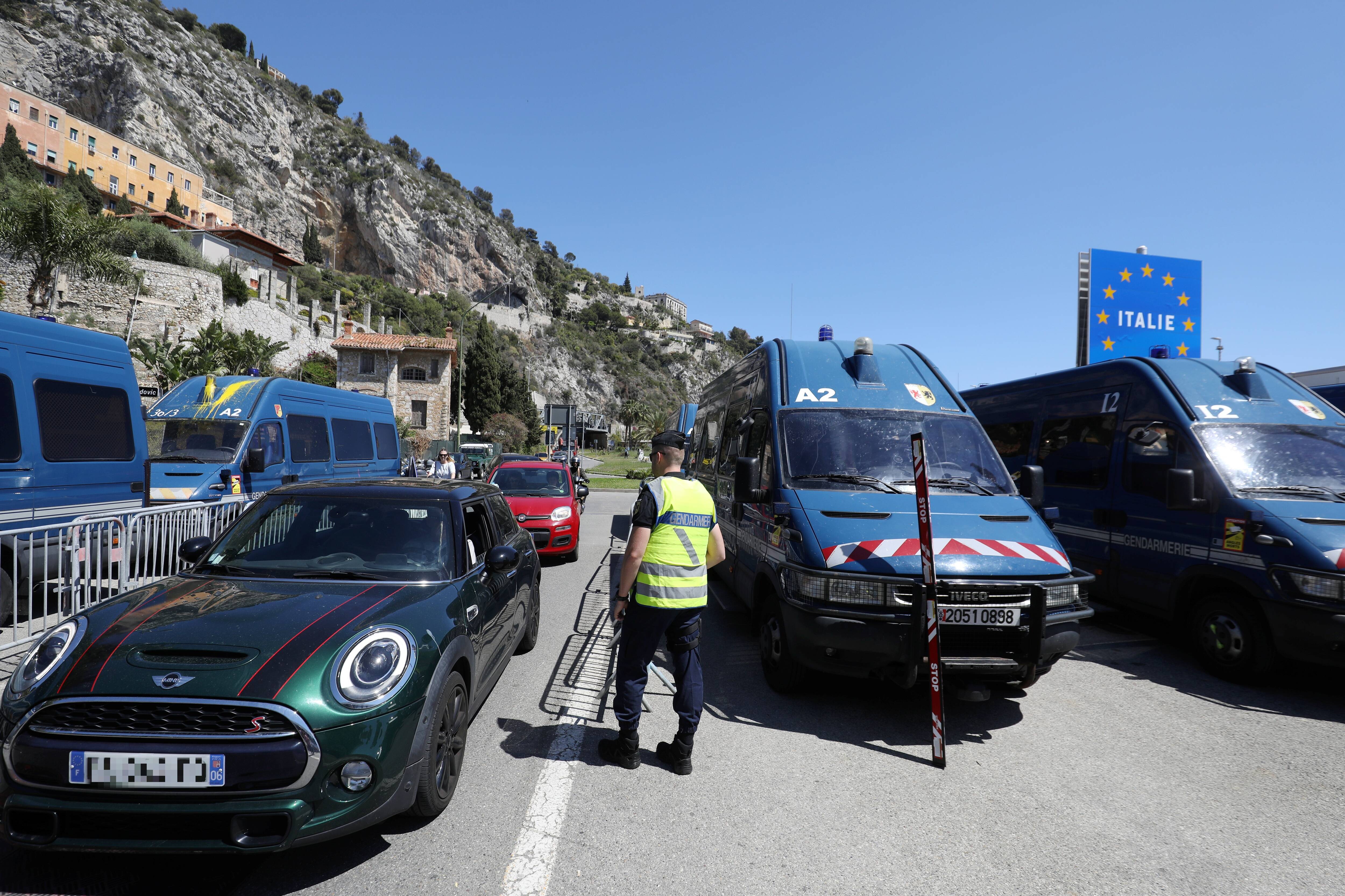 "Il n'y aura pas de camp de migrants à Menton": la mairie réagit aux rumeurs et met des locaux à la disposition de la police aux frontières