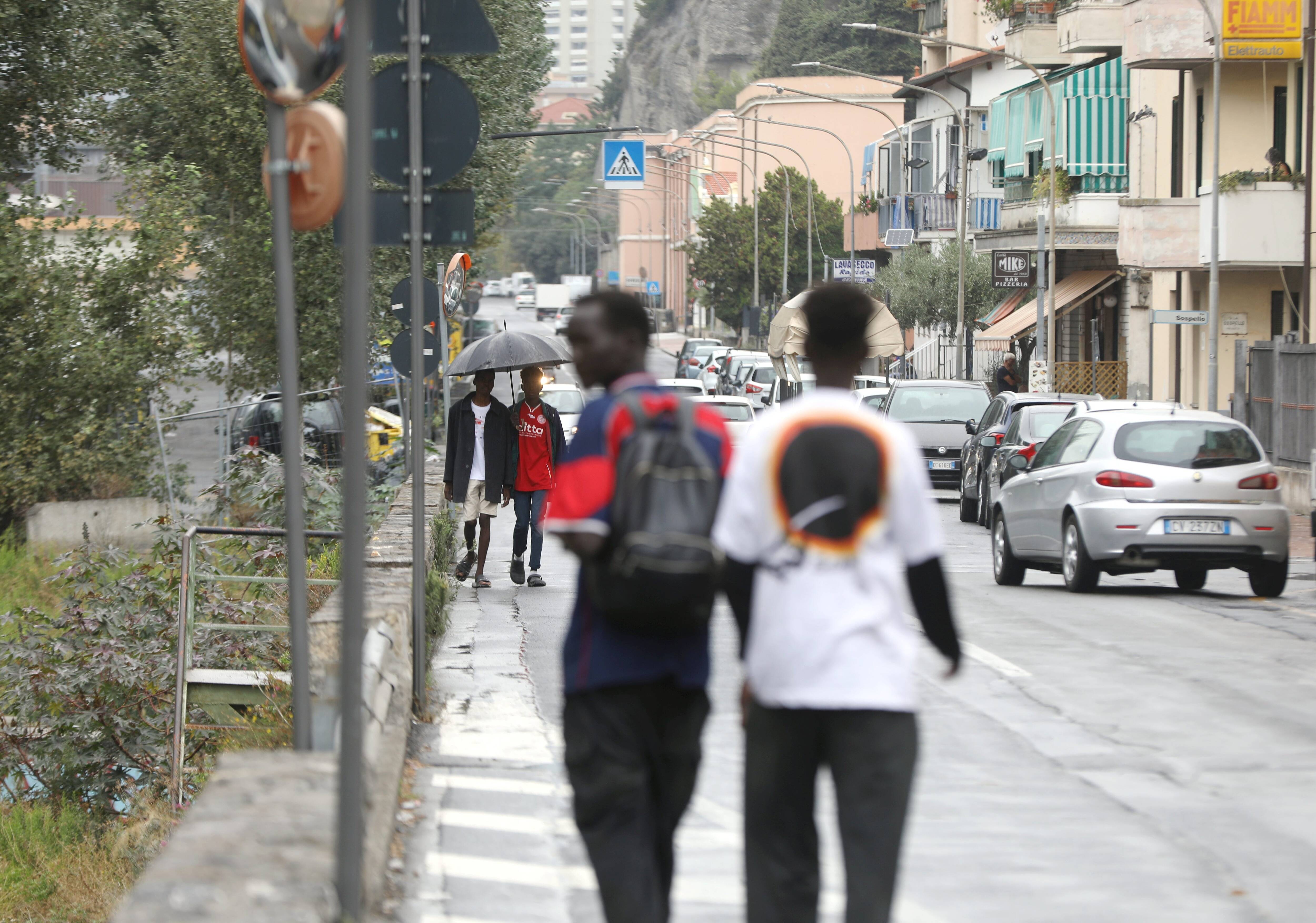 Alors que la crise de Lampedusa se répercute sur la Côte d'Azur, les autorités cherchent à trouver de la place
