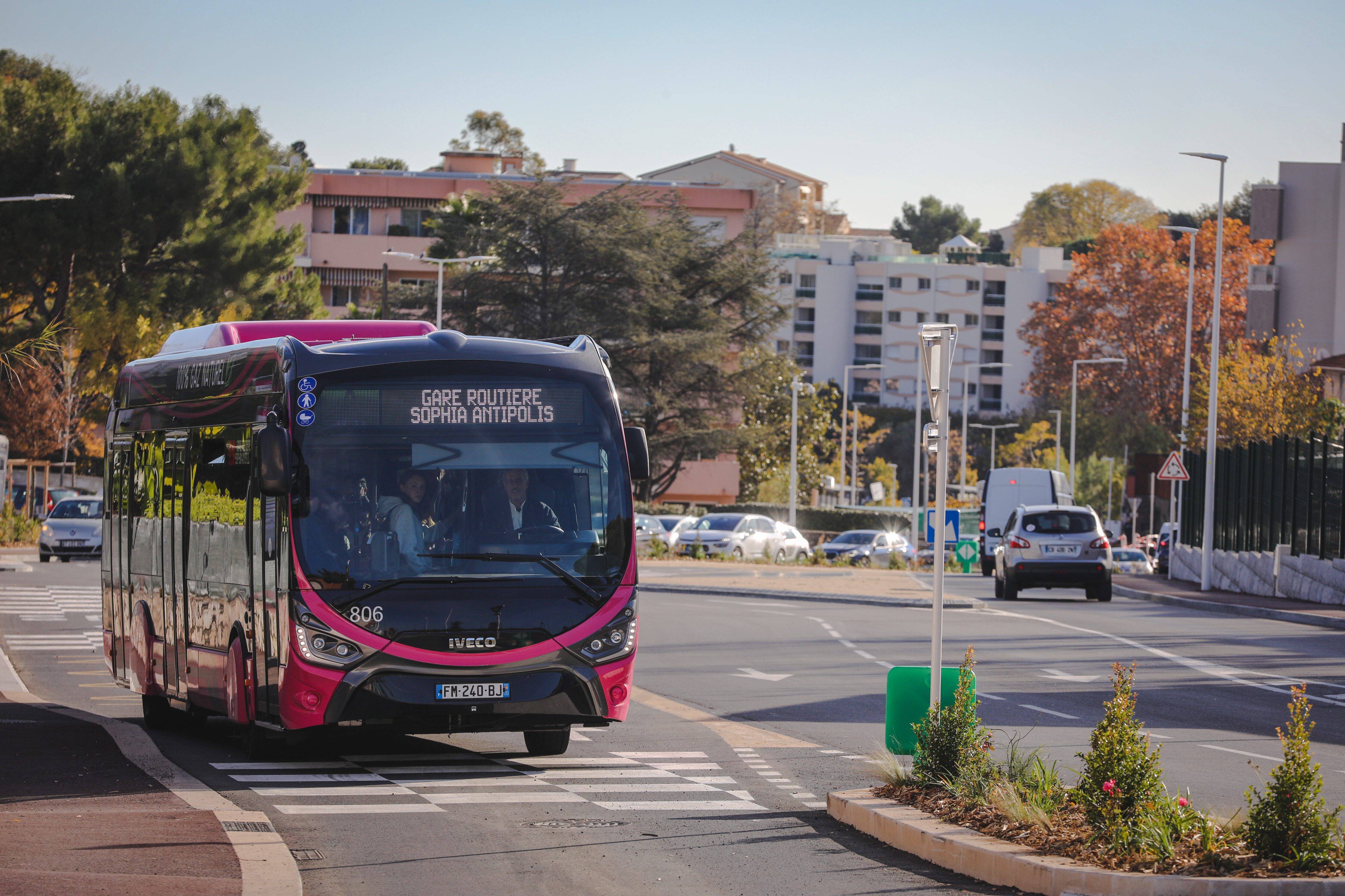 Acheter son ticket de bus en envoyant un simple texto: c'est désormais possible sur le réseau Envibus... On vous explique!