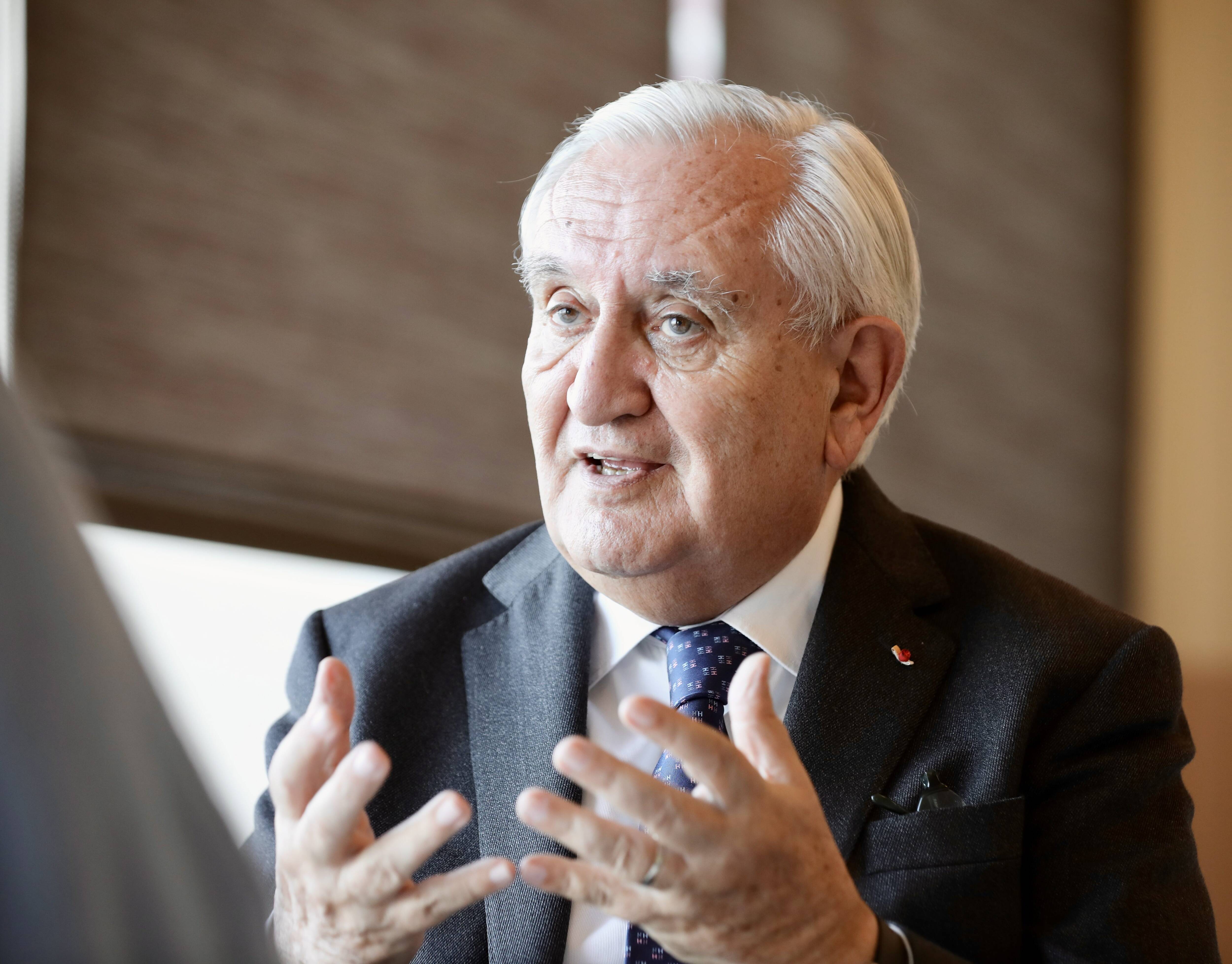 "Les Républicains doivent participer à l'action du gouvernement ": l'appel de Jean-Pierre Raffarin à ses anciens amis