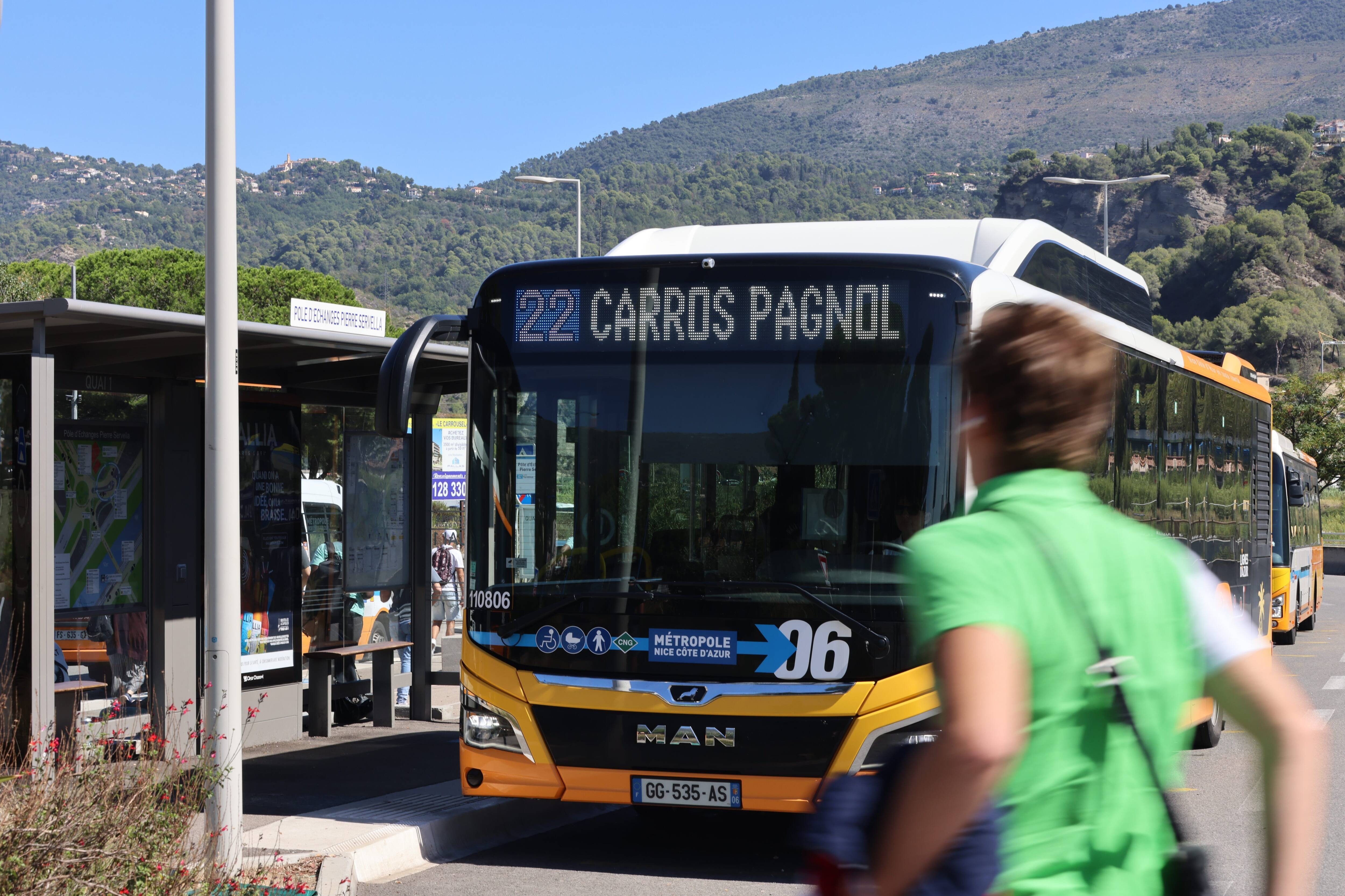 Selon le maire de Carros, "il y a des ajustements à faire" concernant les bus
