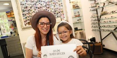 À Antibes, une opticienne apprend aux enfants à fabriquer leurs lunettes