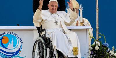 Prières, tifos, clapping: au coeur de la messe célébrée par le pape François au stade Vélodrome à Marseille