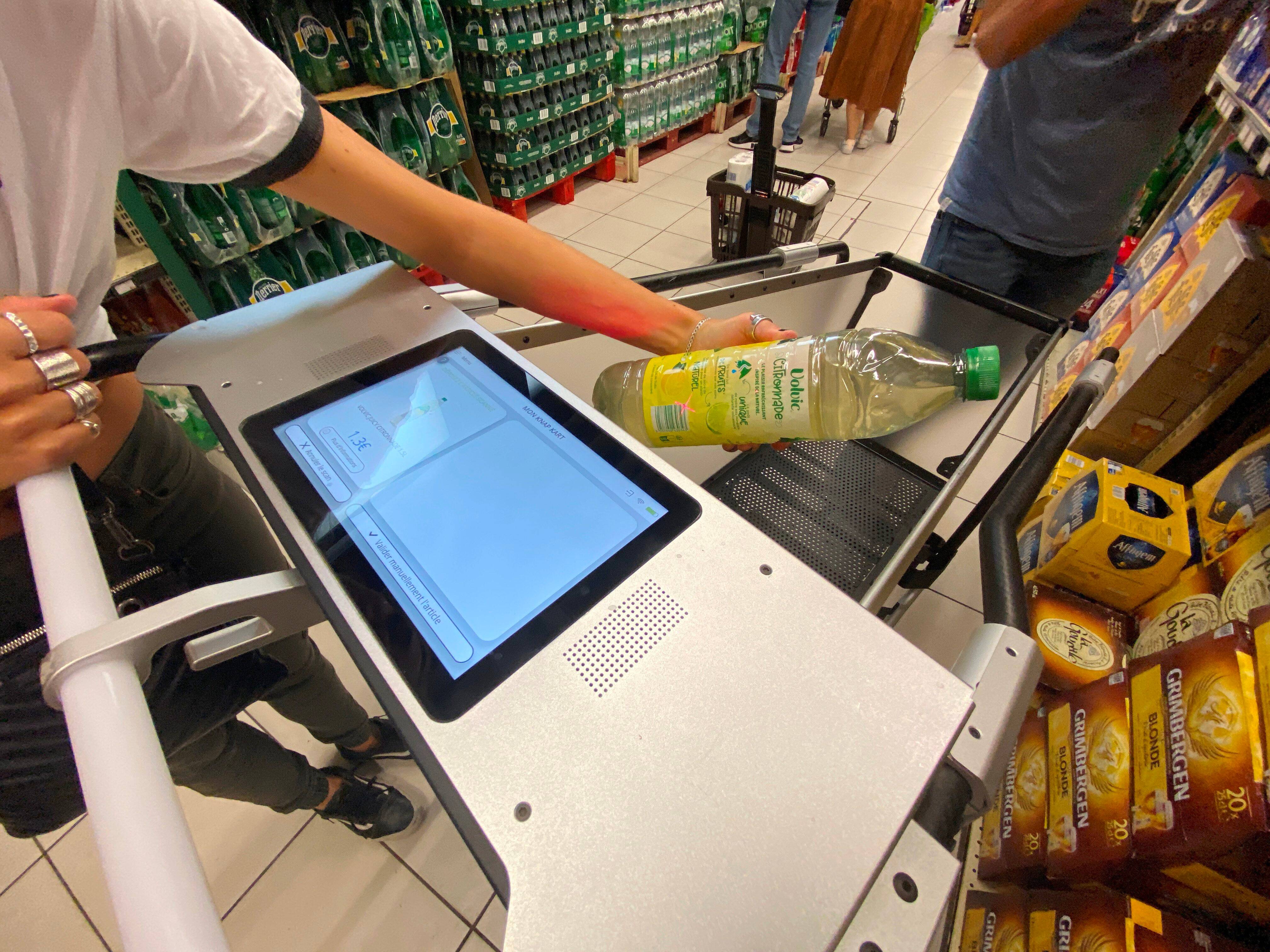 On a testé les courses avec un chariot connecté dans ce supermarché de la Côte d'Azur