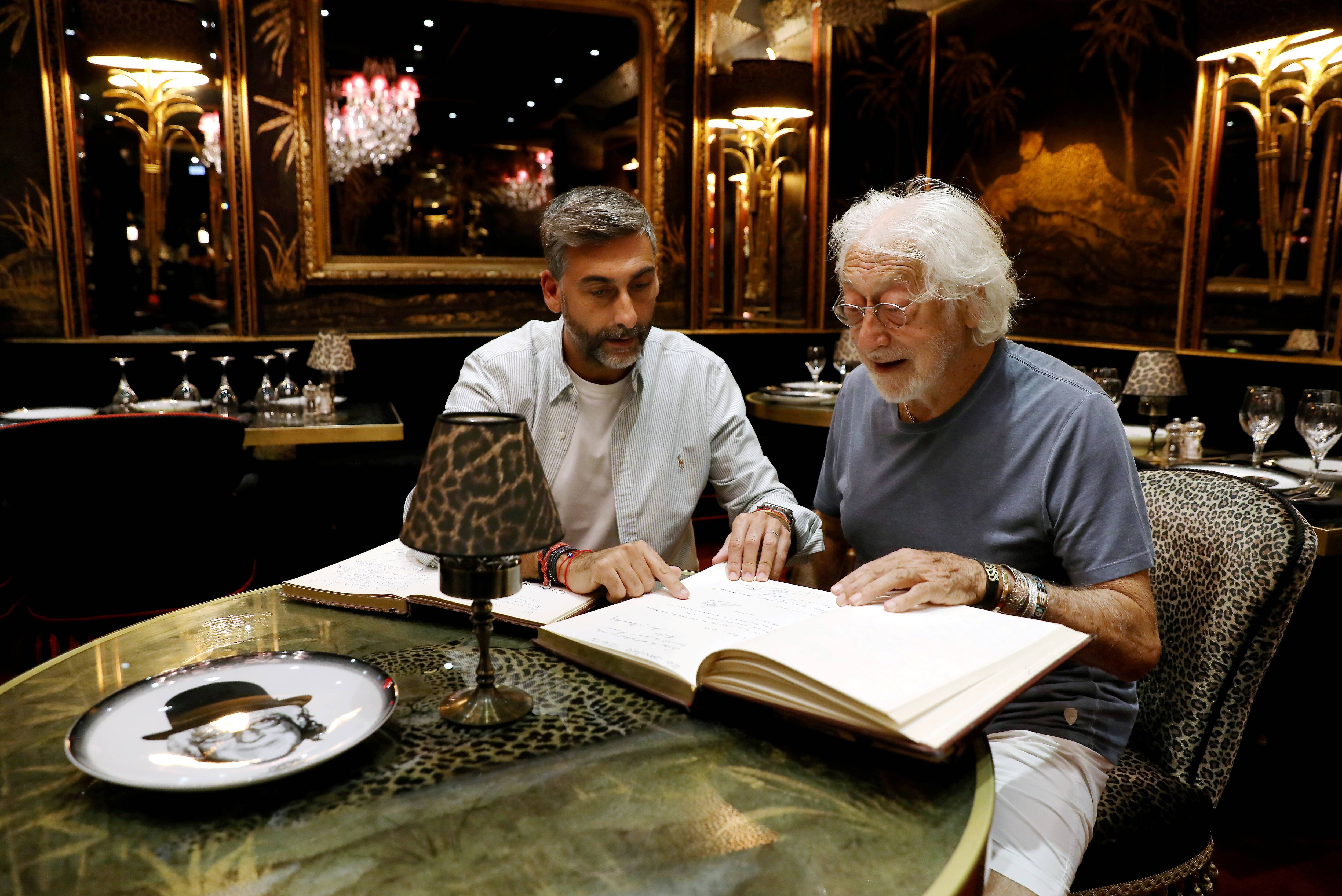 Lady Gaga, Bono, Johnny Hallyday, Cristiano Ronaldo... le Sass' Café fête ses 30 ans à Monaco et ouvre son album photos de stars