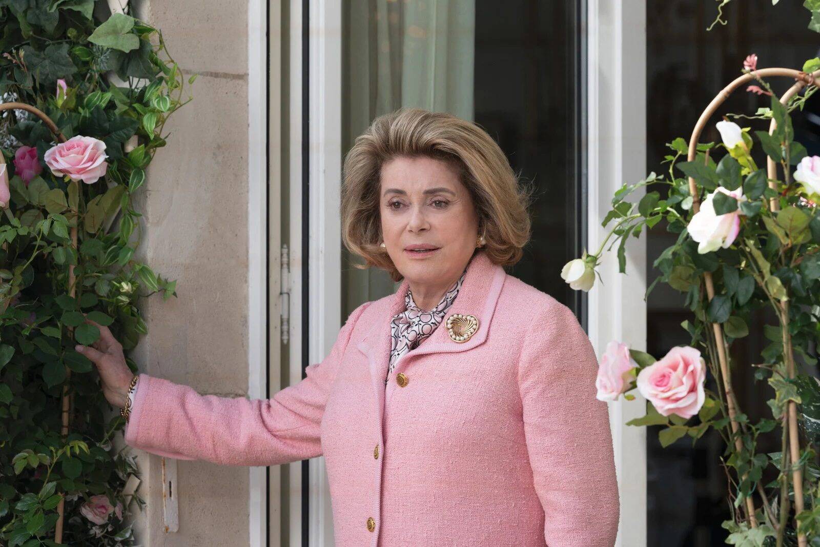 "C'est très difficile un bon scénario de comédie": Catherine Deneuve épatante dans "Bernadette"