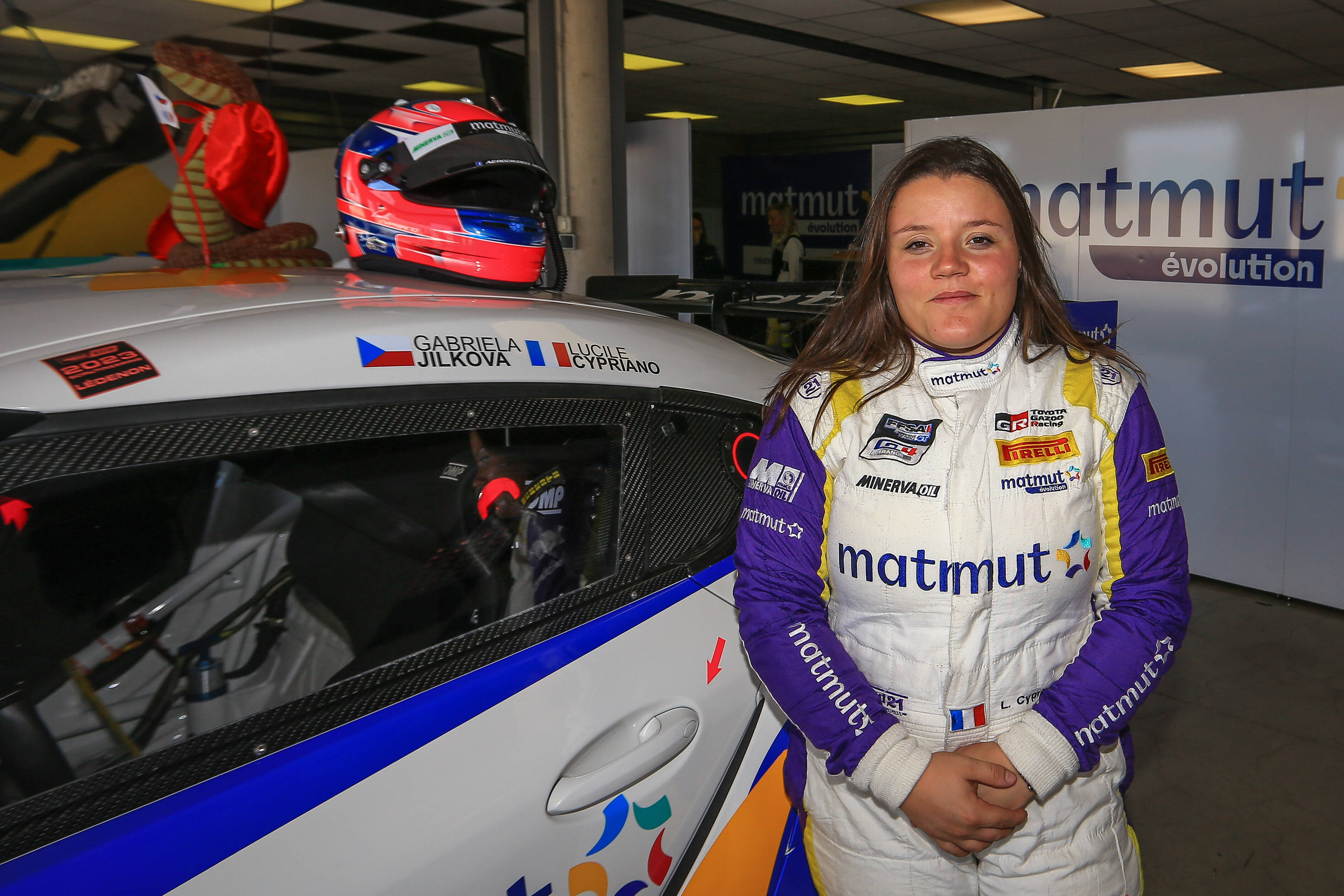 "Jouer le podium, c'est top!": On a rencontré la pilote niçoise Lucile Cypriano avant la finale du championnat de France GT au Castellet