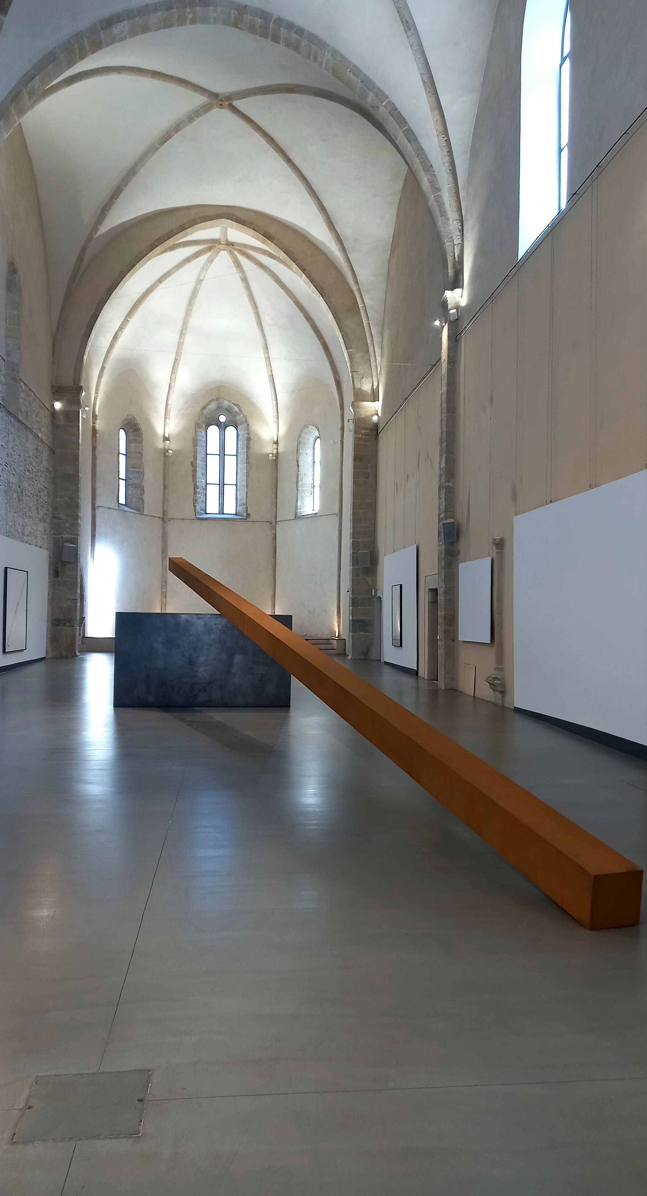 L'artiste plasticien Bernar Venet expose ses oeuvres à la chapelle de l'Observance à Draguignan