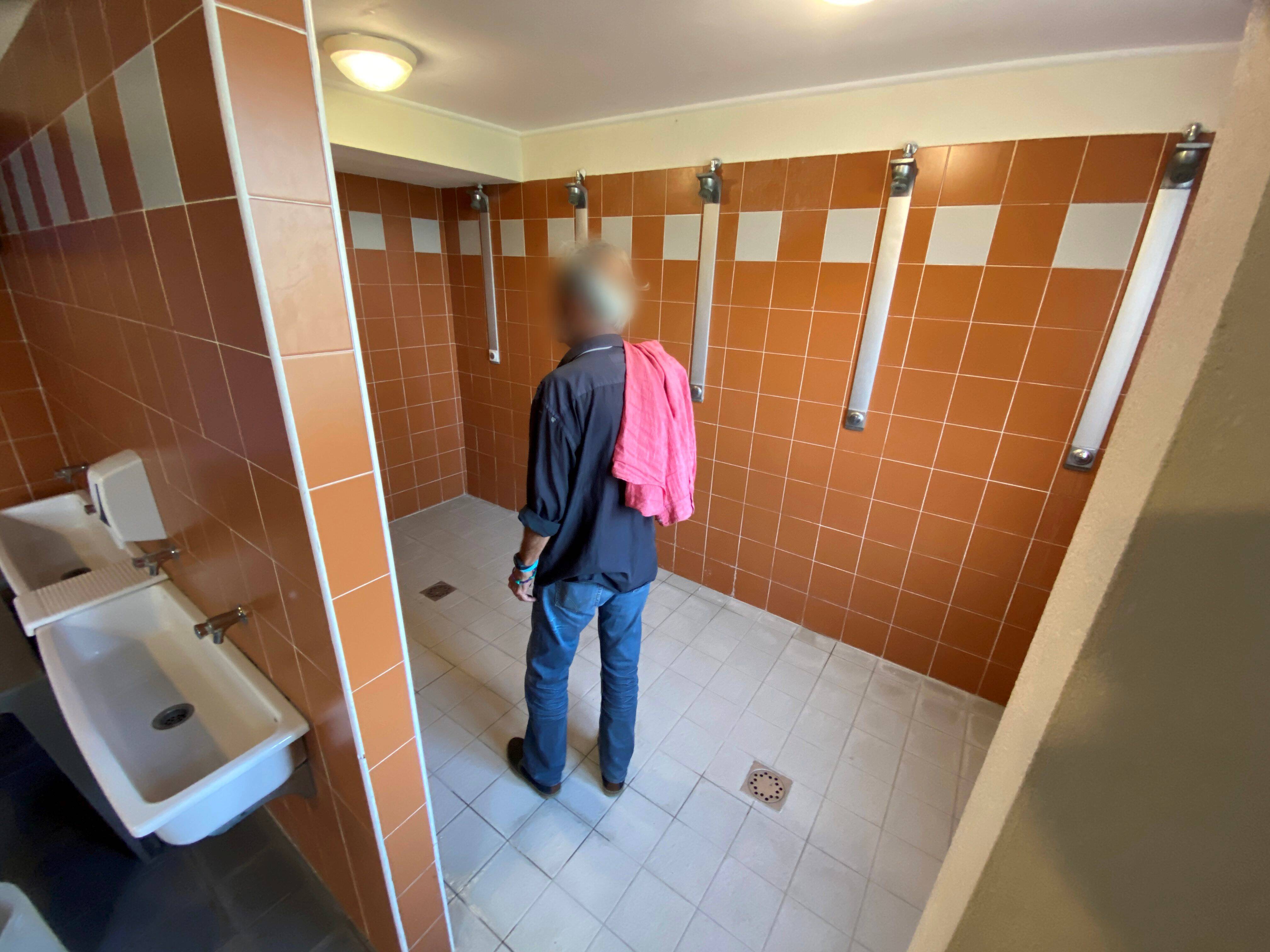 "C'est difficile pour certaines personnes de venir le matin": à Vence, des débuts timides pour l'ouverture des douches aux plus démunis