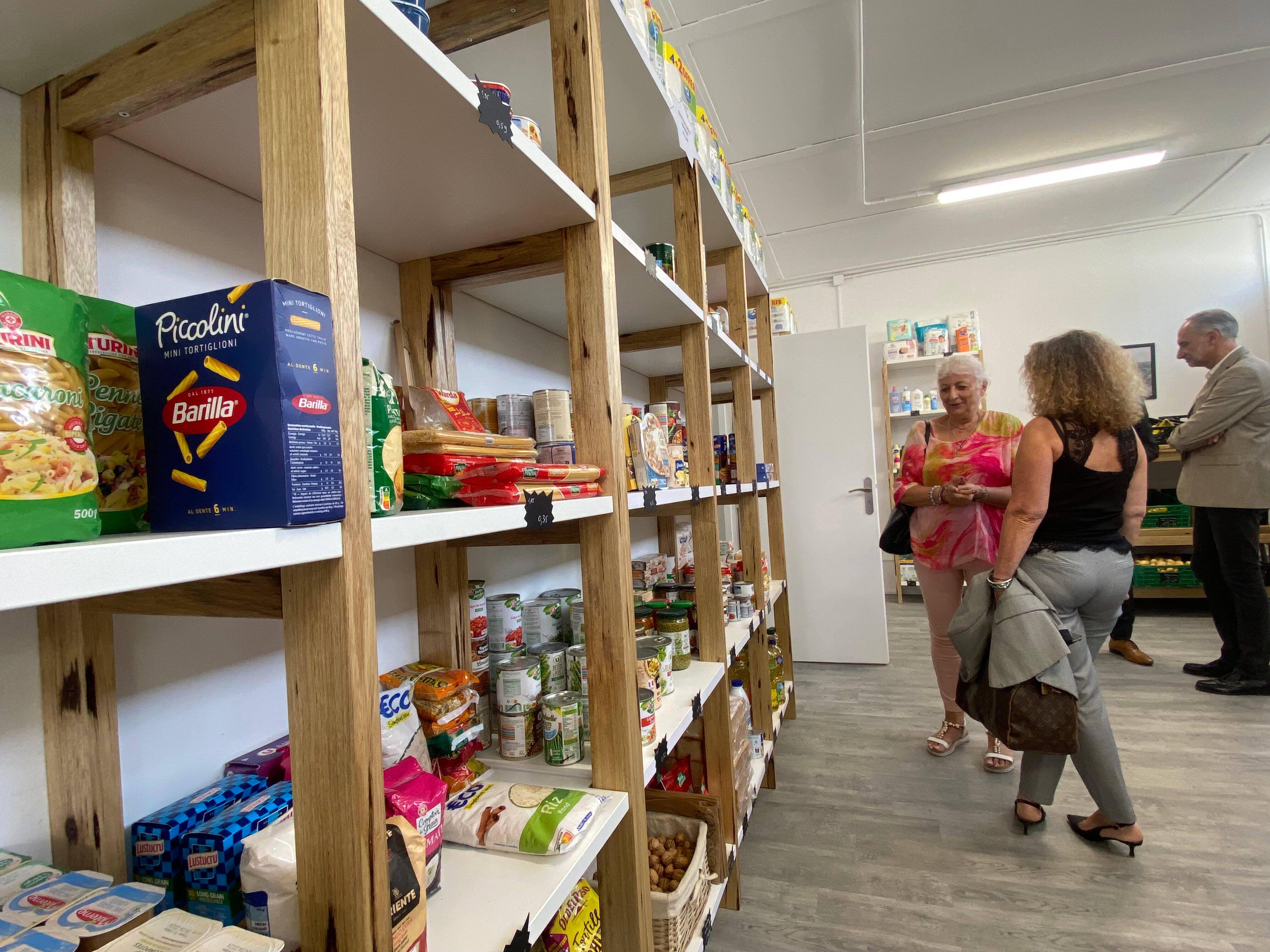 "Des prix au minimum 70% moins chers que dans le commerce classique". La Colle-sur-Loup ouvre une épicerie sociale et solidaire