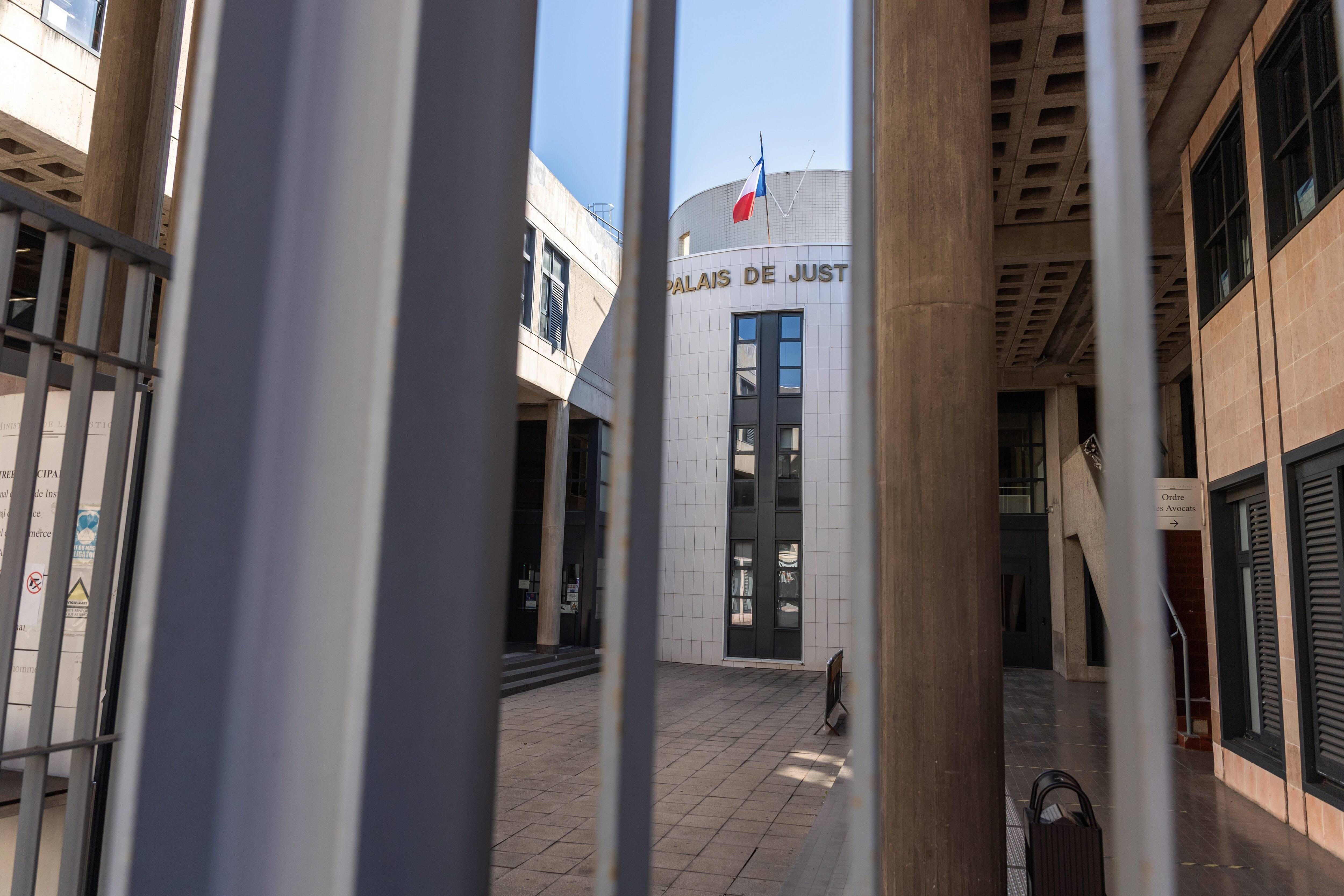 Assises: 18 ans de réclusion requis contre le mari qui a étranglé son épouse à Fréjus