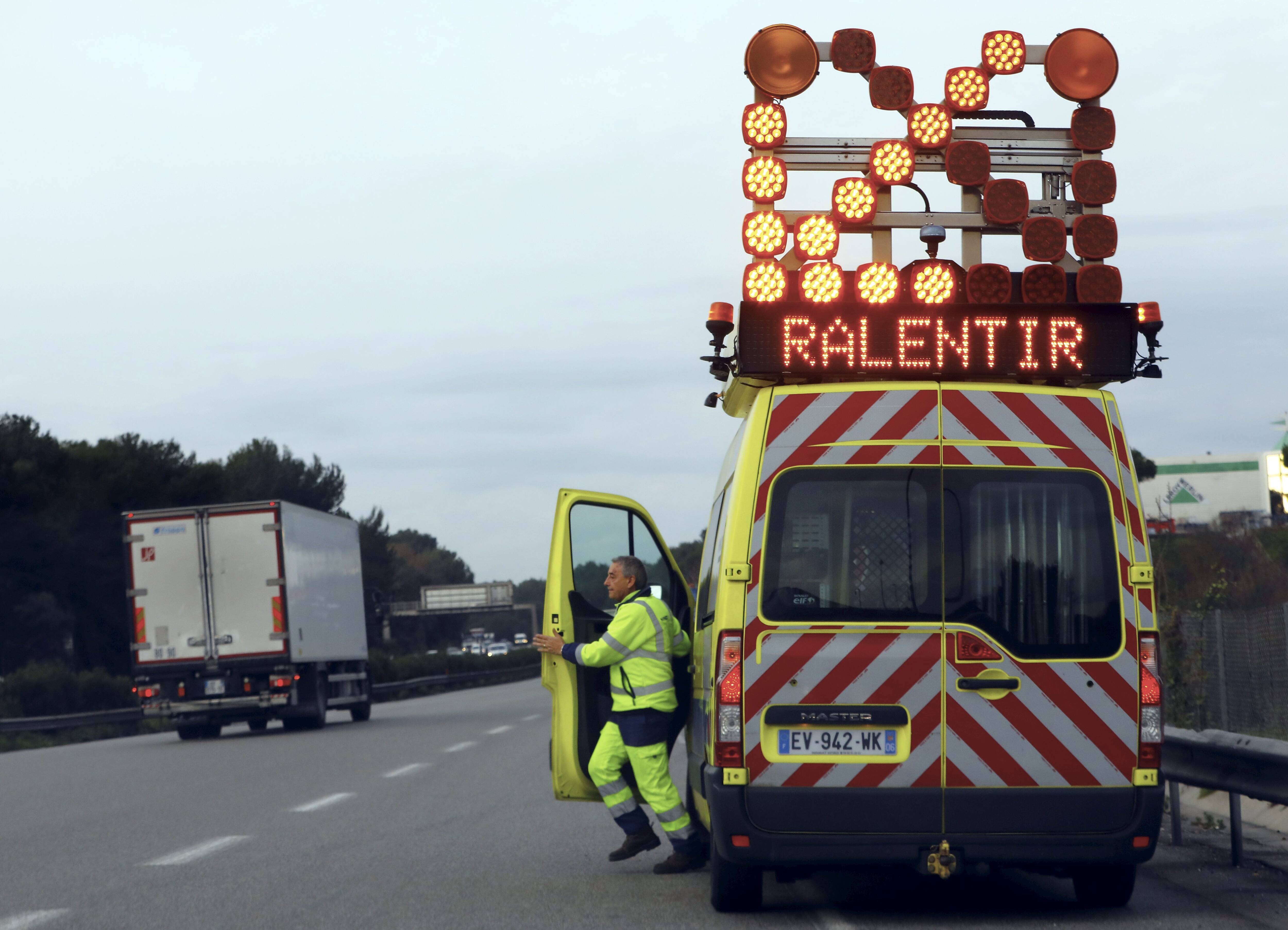 "On était jeune. On n'a pas réfléchi. On s'ennuyait": deux supporters "ultras" niçois condamnés pour des jets de pierre sur l'A8