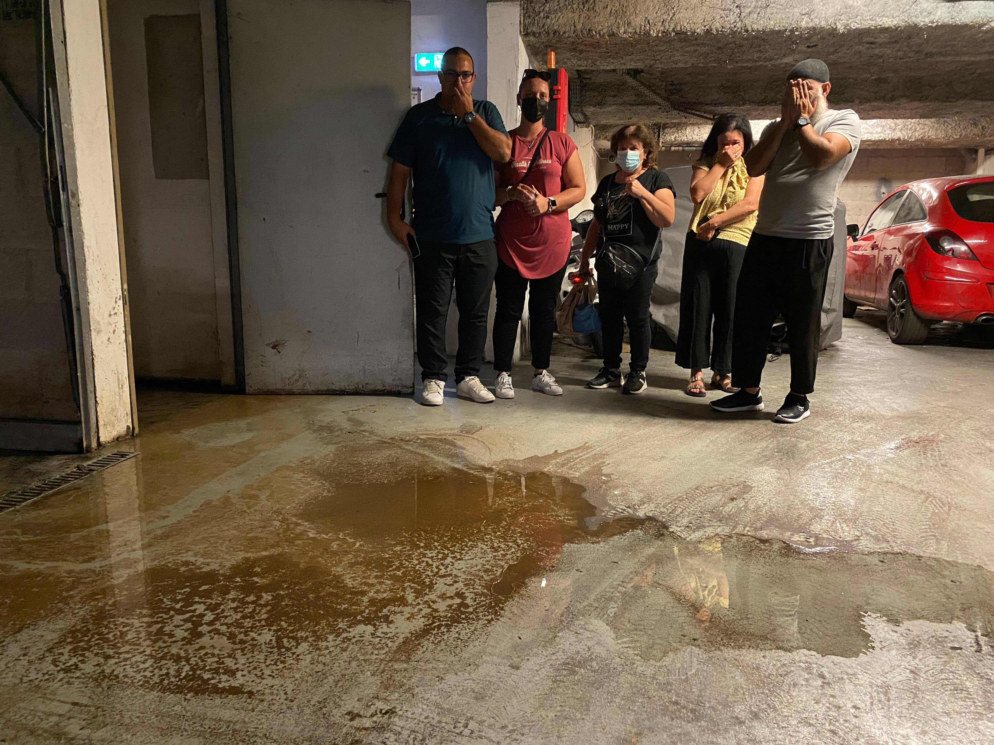 "On est dans la merde depuis cinq mois": les eaux usées inondent les garages, les habitants de cet immeuble vivent l'enfer à Grasse