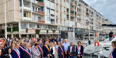 A Toulon, les larmes de la maire Josée Massi lors de l'hommage collectif au professeur tué à Arras