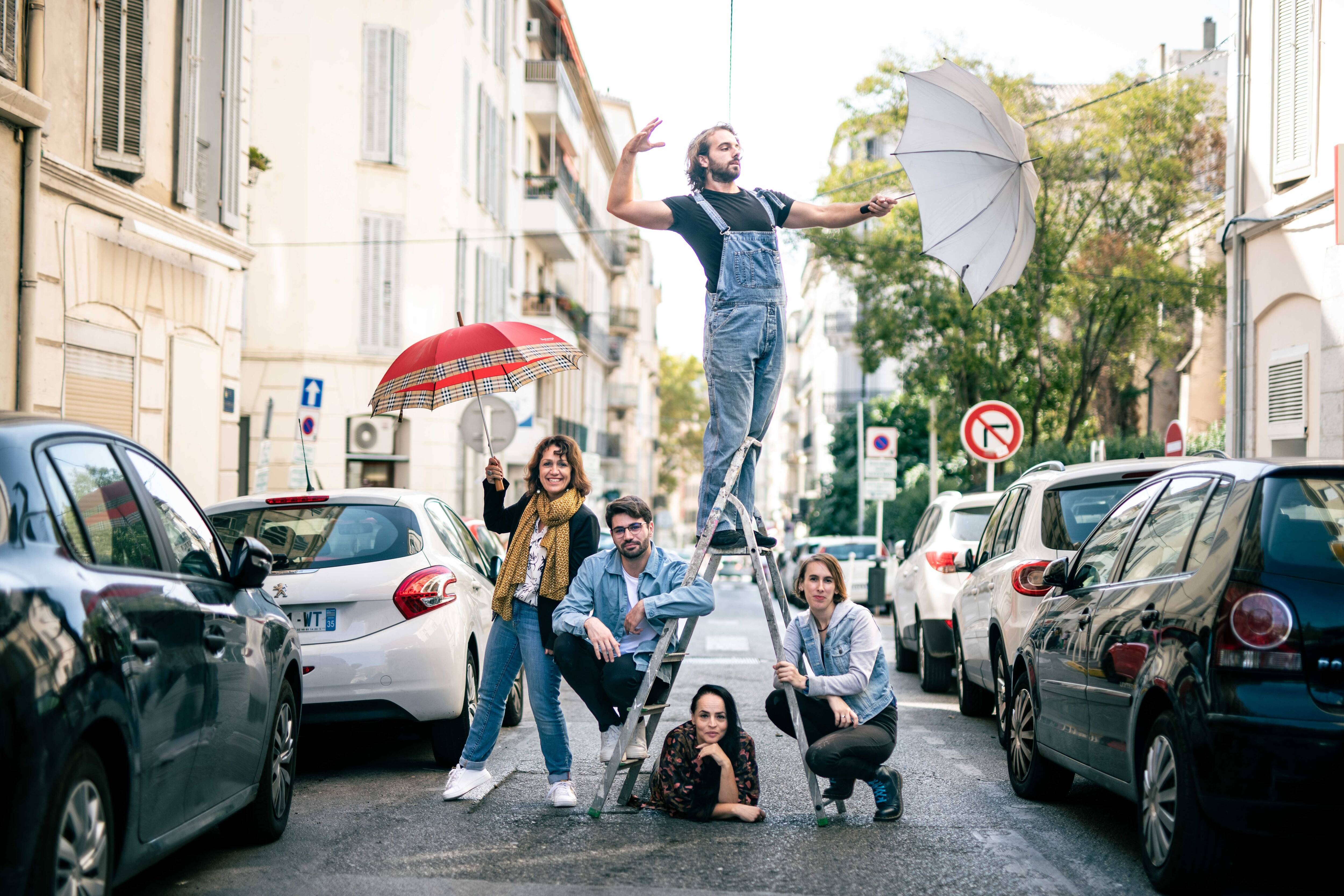 Après Avignon, la compagnie de théâtre varoise "Divine Usine" s'exporte à l'étranger