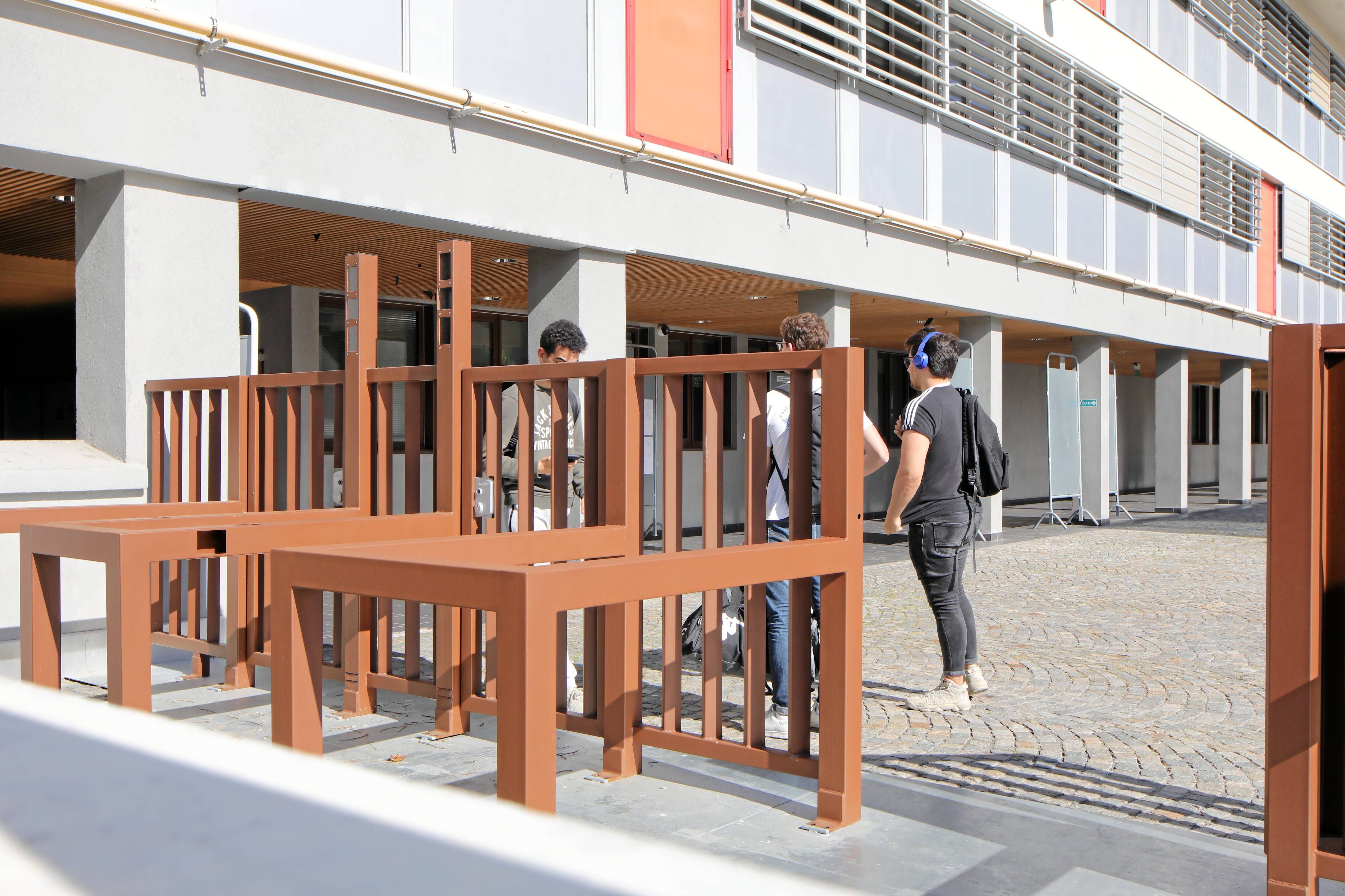 Sécurité dans et aux abords des établissements scolaires: faut-il aller plus loin?