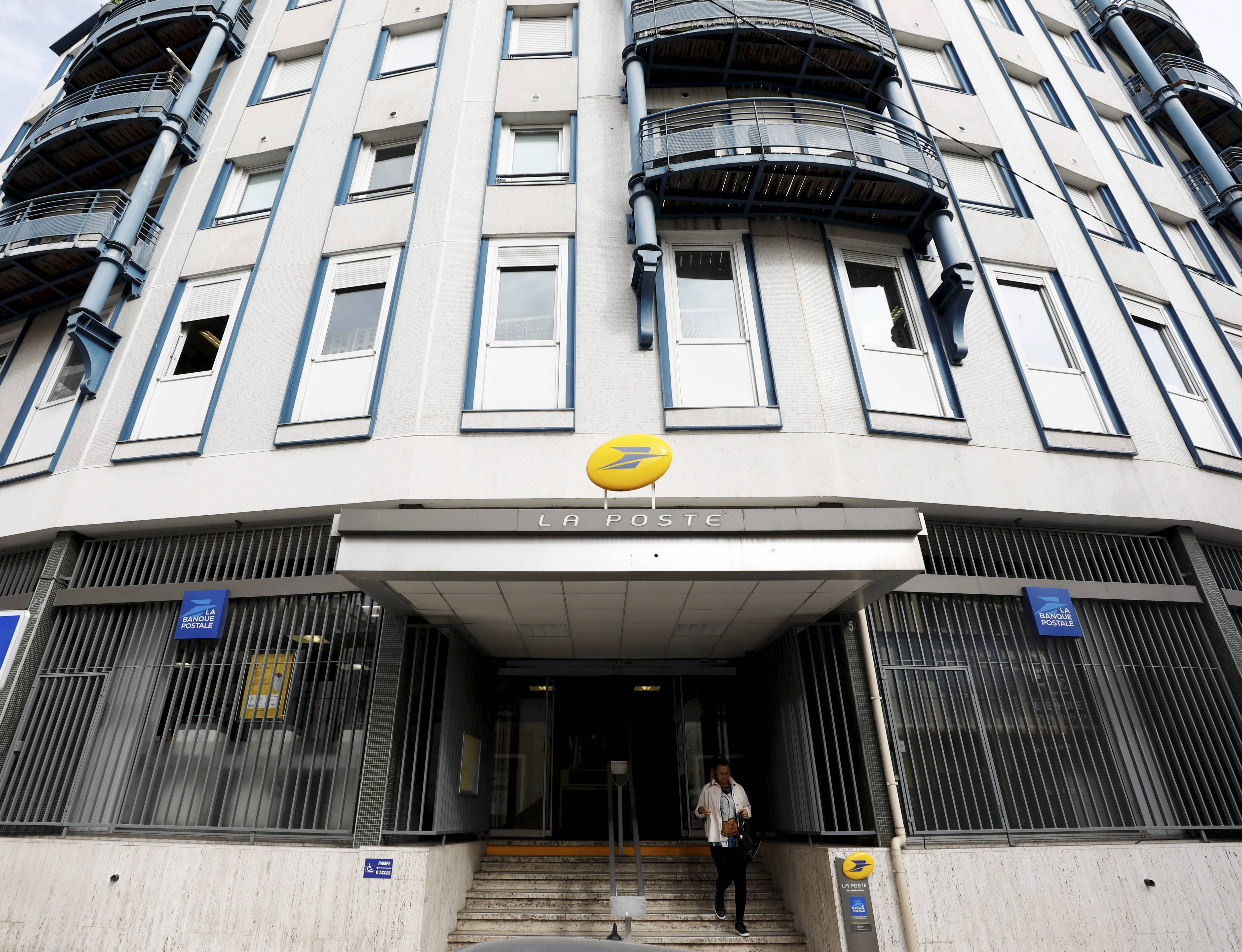 La Poste supprime 30% de ses tournées dès ce mardi dans le nord et le centre de Nice, la CGT dénonce un "massacre du service public"