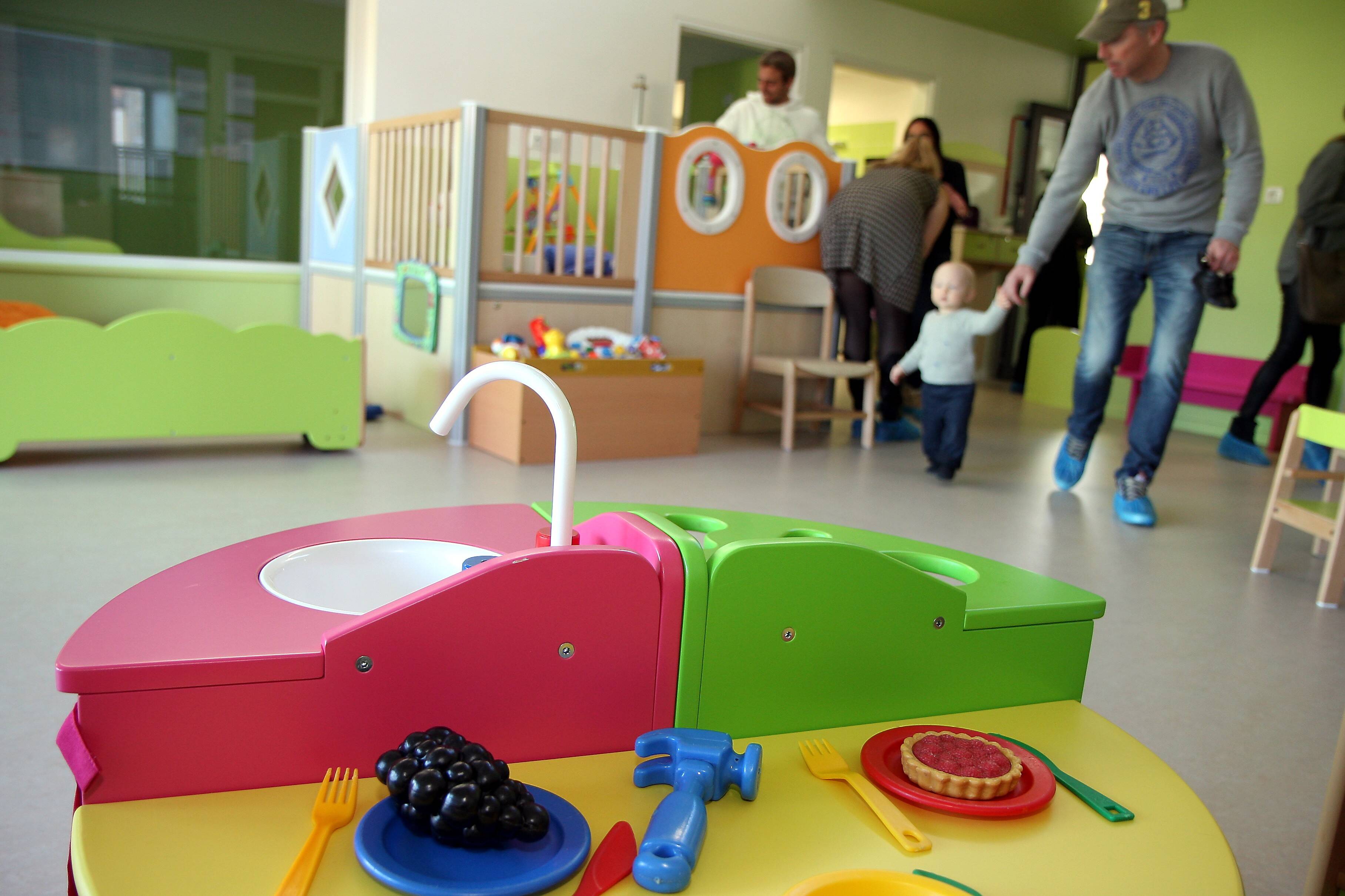 "Confier son enfant, c'est un vrai parcours du combattant", témoigne une jeune Toulonnaise