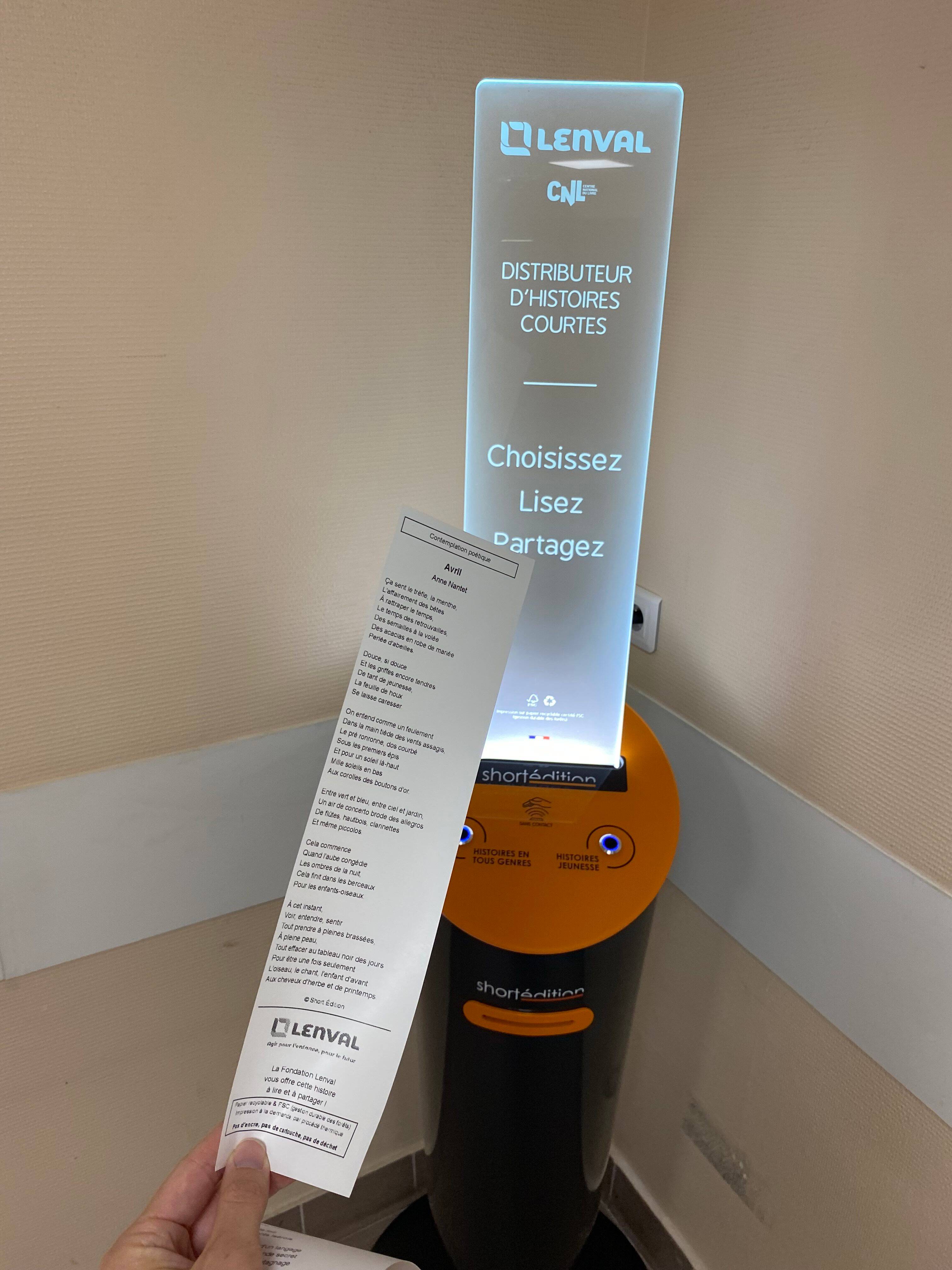 Cette curieuse machine distribue des histoires pour faire patienter les petits à l'hôpital pour enfants de Nice