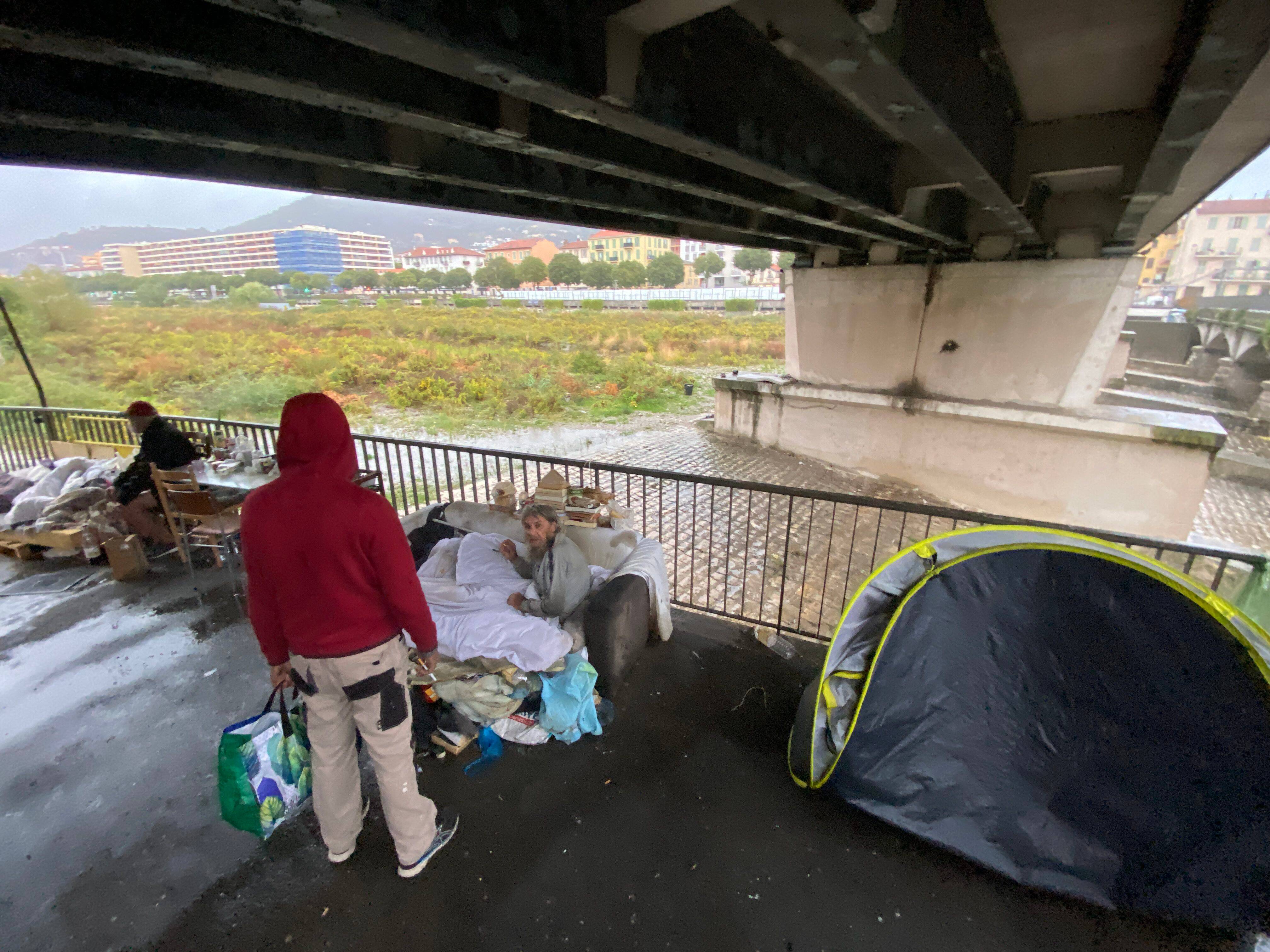 "Ne vous inquiétez pas pour moi": qu'en est-il des sans domicile fixe qui vivent dans les rues de Nice?
