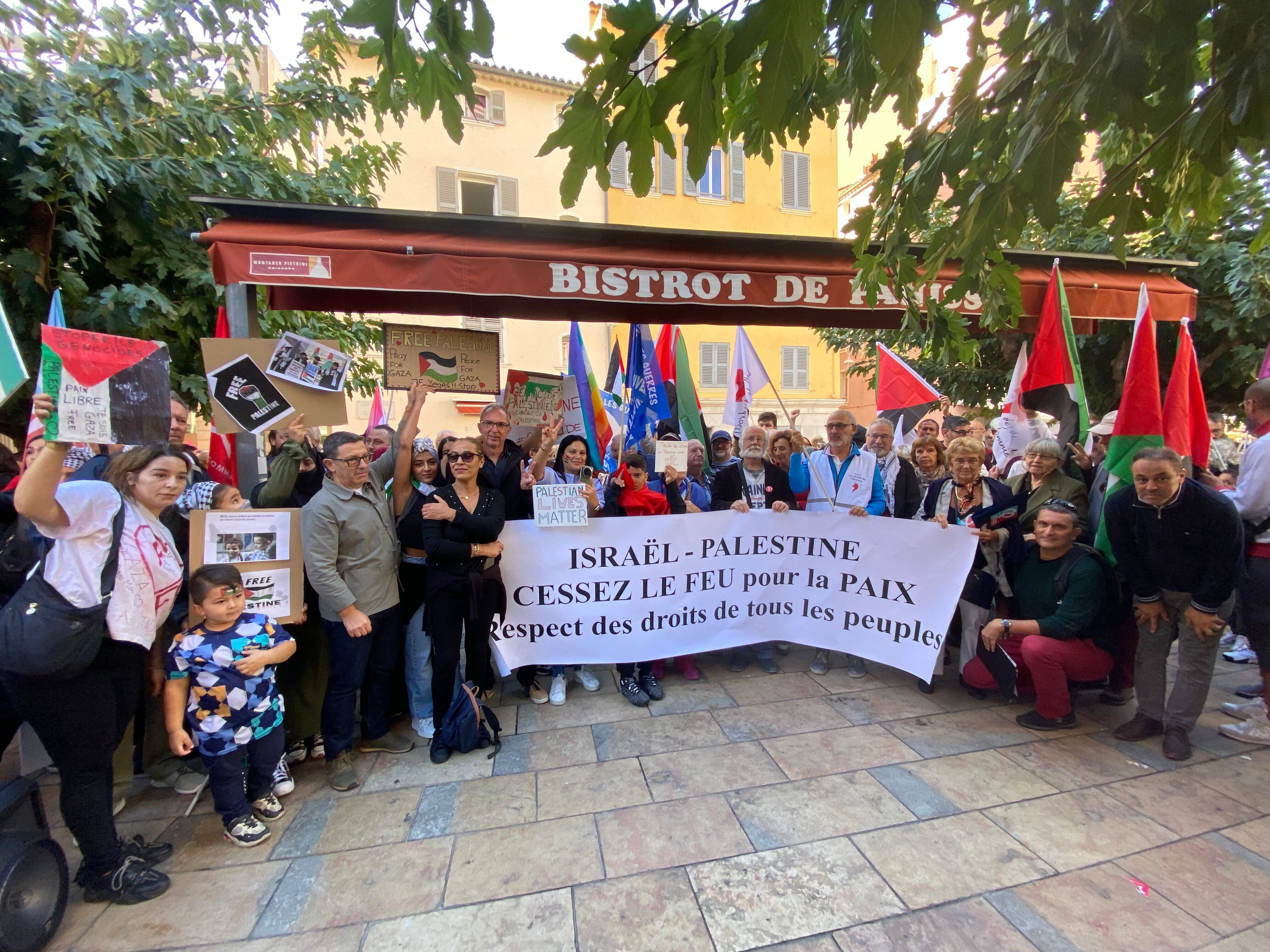 Près de 200 personnes rassemblées à Toulon ce dimanche matin pour la paix au Proche-Orient