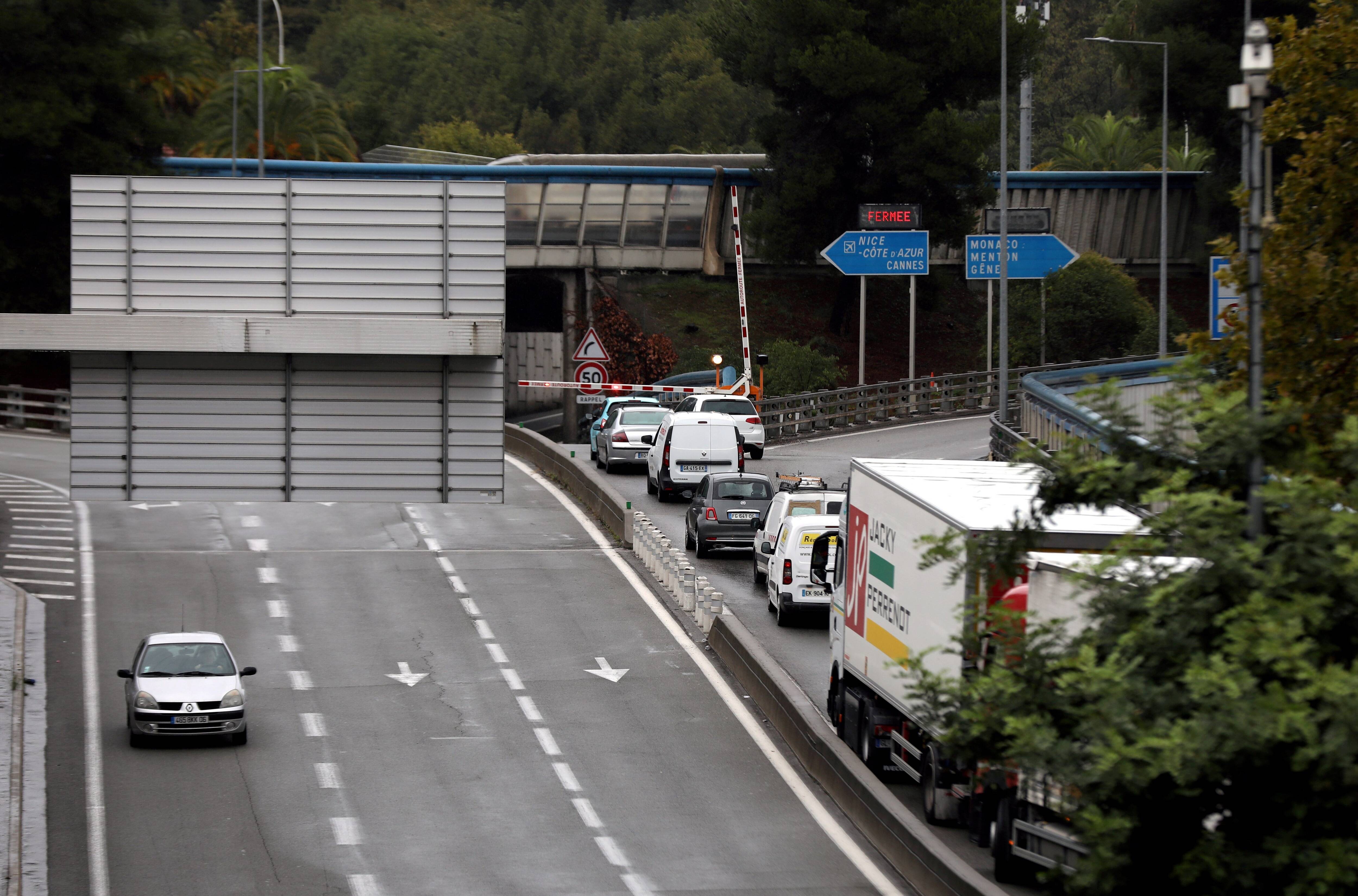 Alerte orange et mardi noir sur la route: on vous raconte la galère des Azuréens avec les intempéries